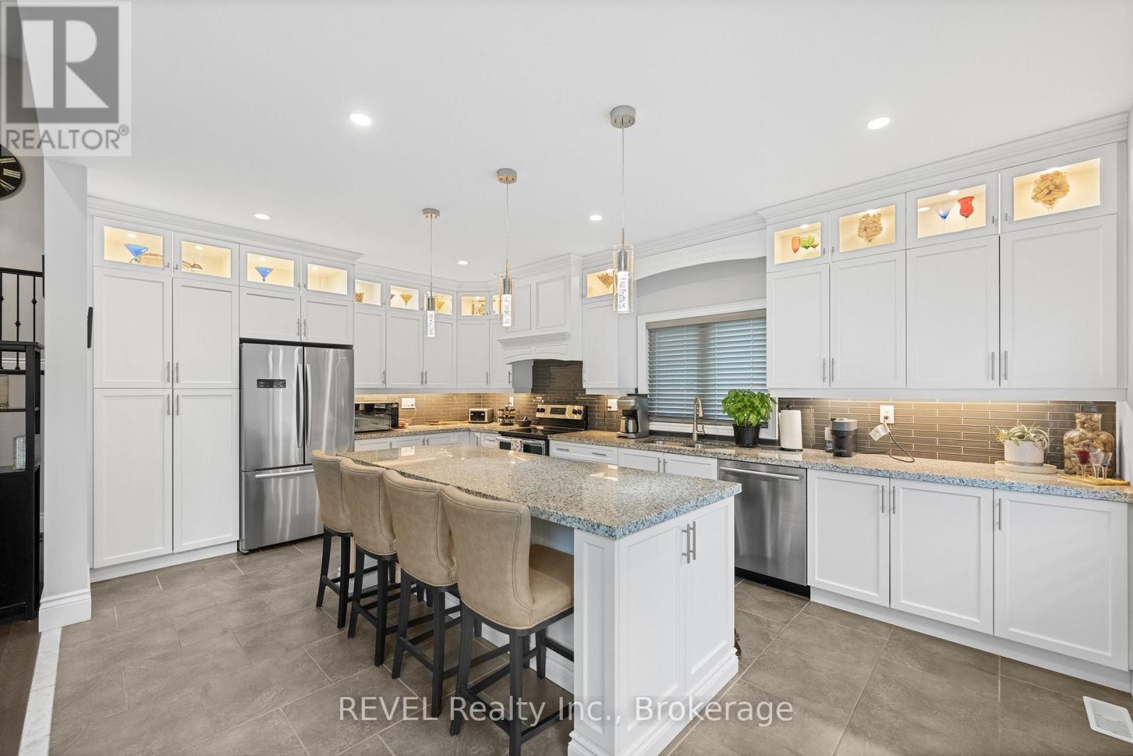 46 Philmori Boulevard, Pelham, Ontario  L0S 1E5 - Photo 9 - X12455754