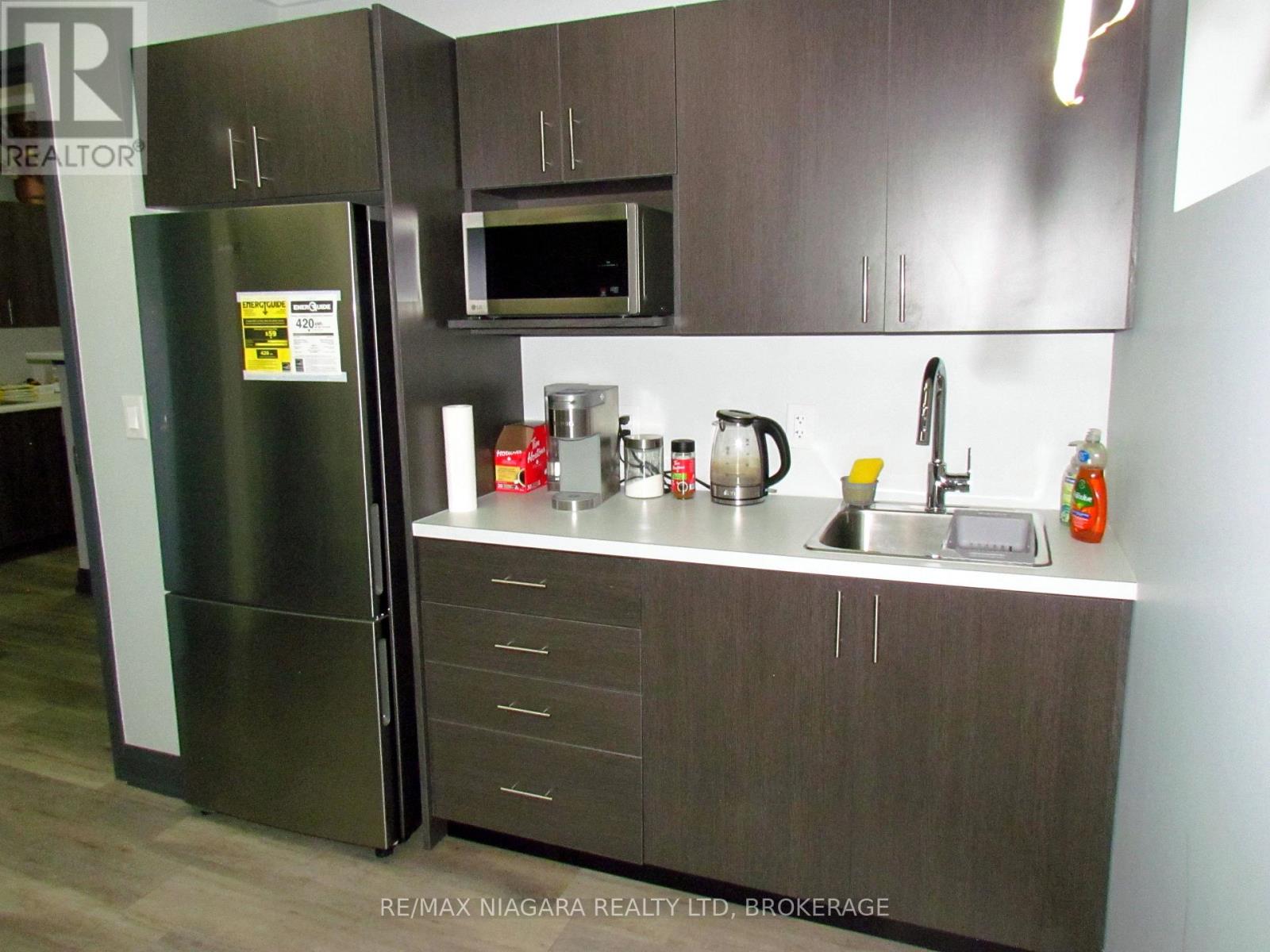 4374 Drummond Road, Niagara Falls, Ontario  L2E 6S3 - Photo 12 - X12456015