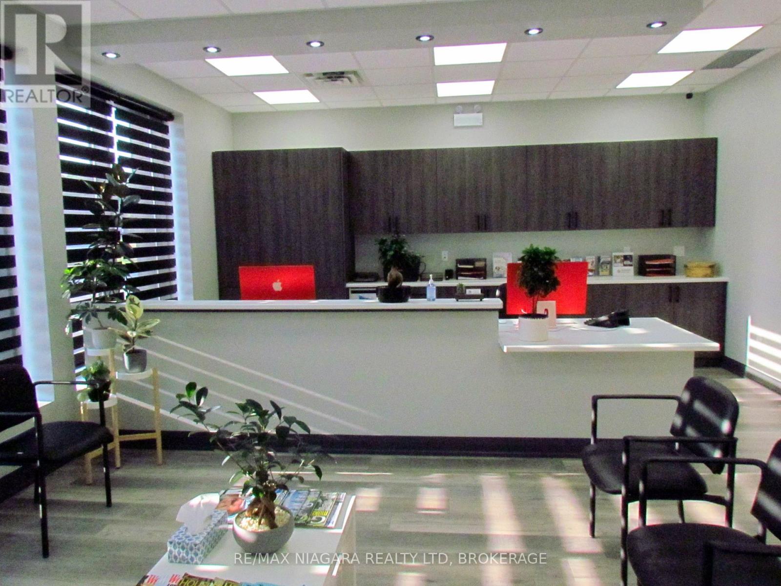 4374 Drummond Road, Niagara Falls, Ontario  L2E 6S3 - Photo 3 - X12456015