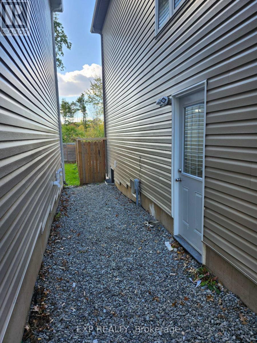 182 Esther Crescent, Thorold, Ontario  L3B 0G9 - Photo 3 - X12456364