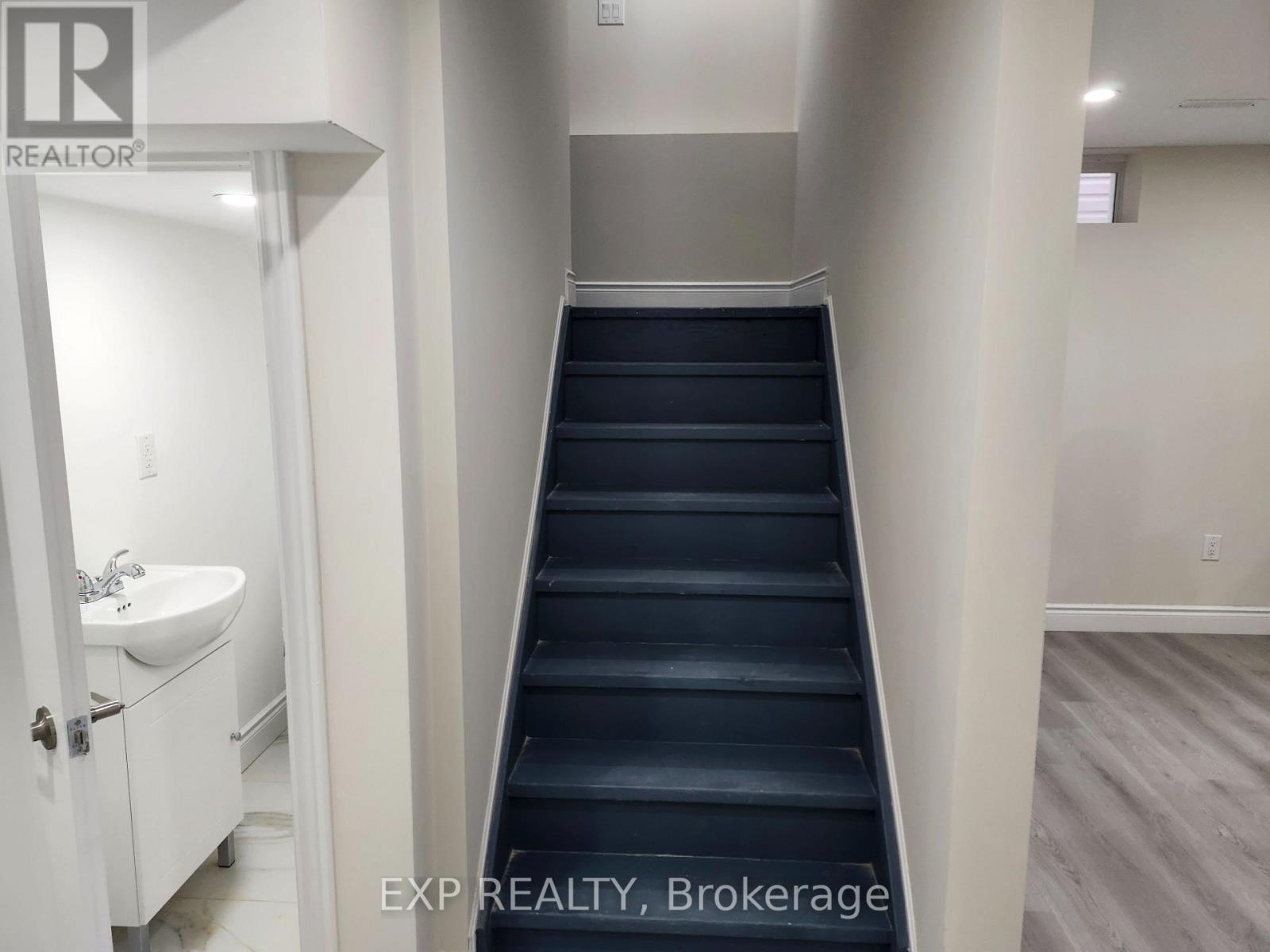 182 Esther Crescent, Thorold, Ontario  L3B 0G9 - Photo 4 - X12456364