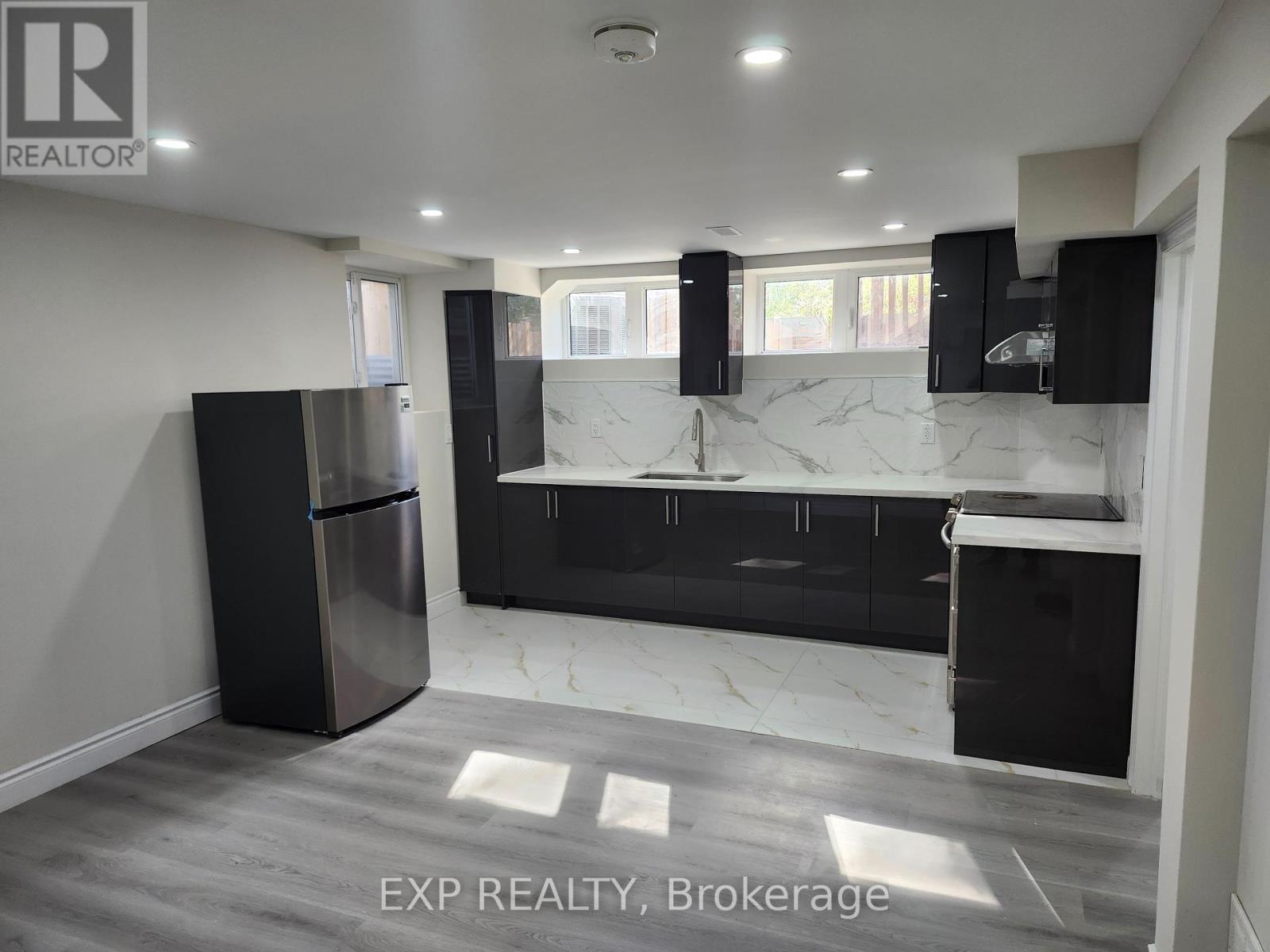 182 Esther Crescent, Thorold, Ontario  L3B 0G9 - Photo 5 - X12456364