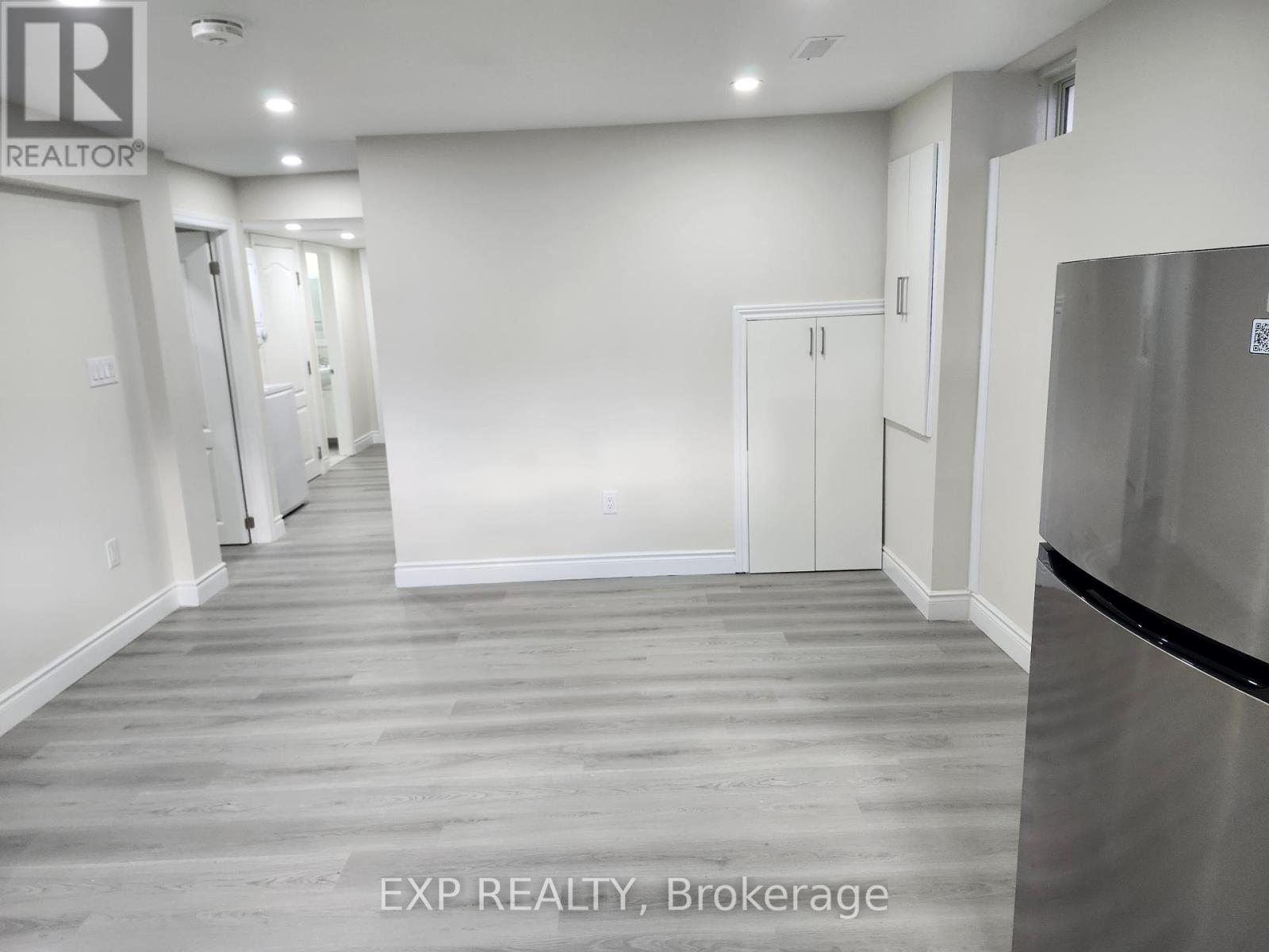 182 Esther Crescent, Thorold, Ontario  L3B 0G9 - Photo 6 - X12456364