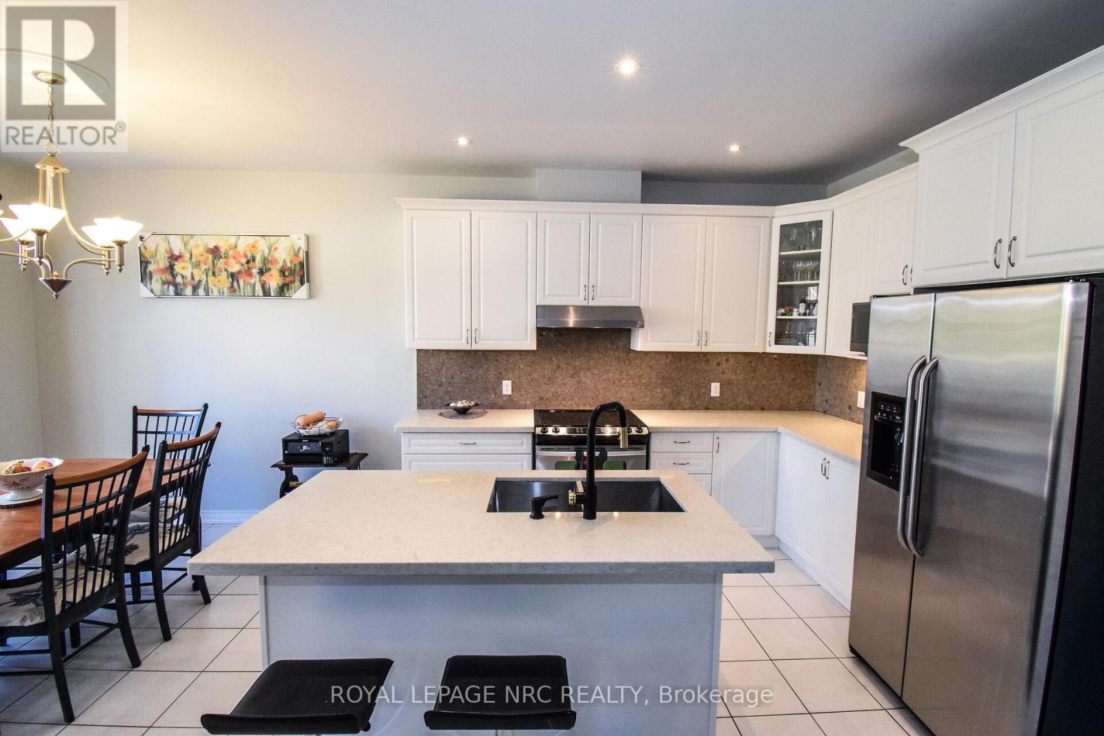 4343 Chemonda Street, Niagara Falls, Ontario  L2G 0E0 - Photo 13 - X12457102