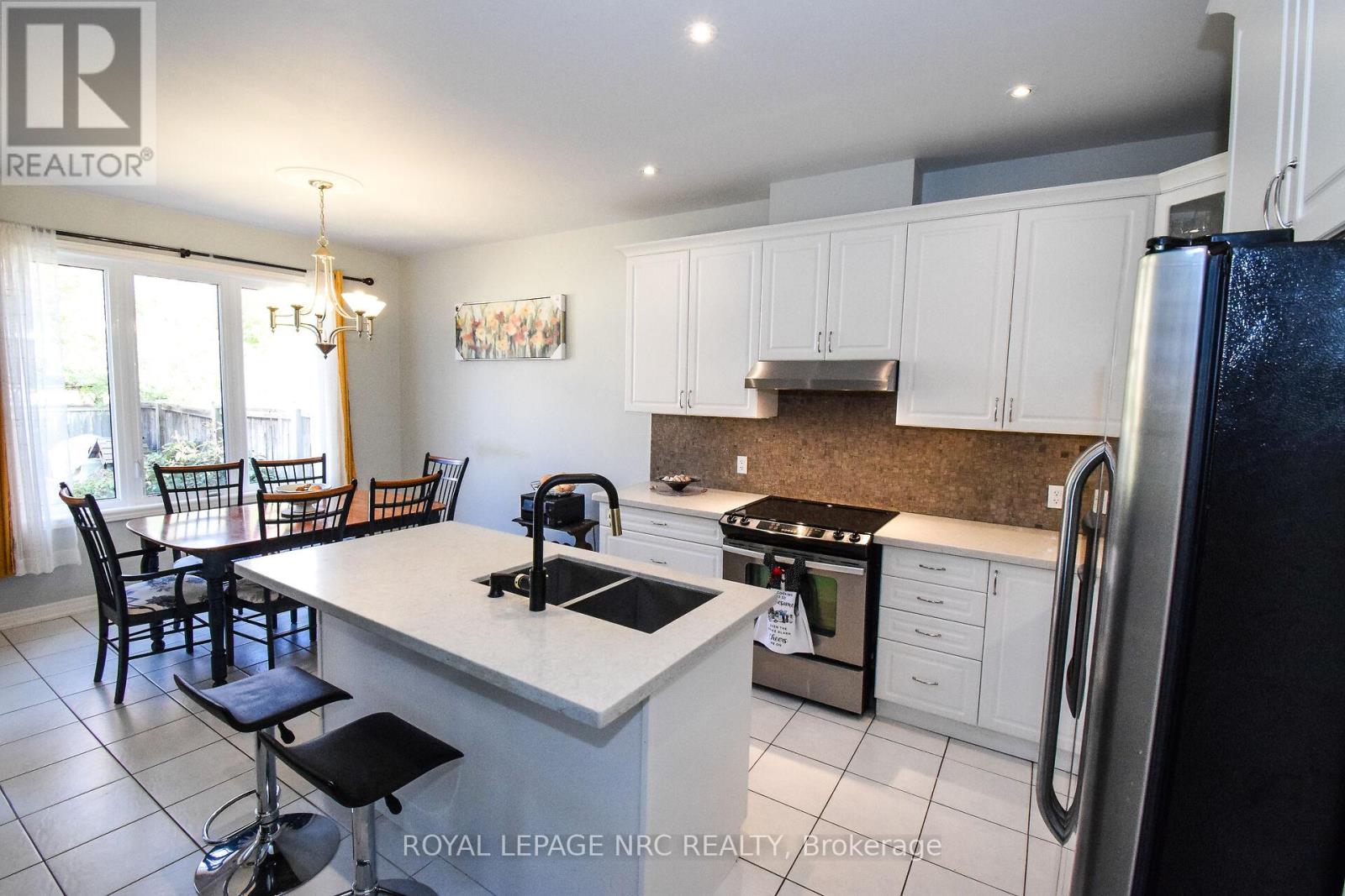 4343 Chemonda Street, Niagara Falls, Ontario  L2G 0E0 - Photo 14 - X12457102