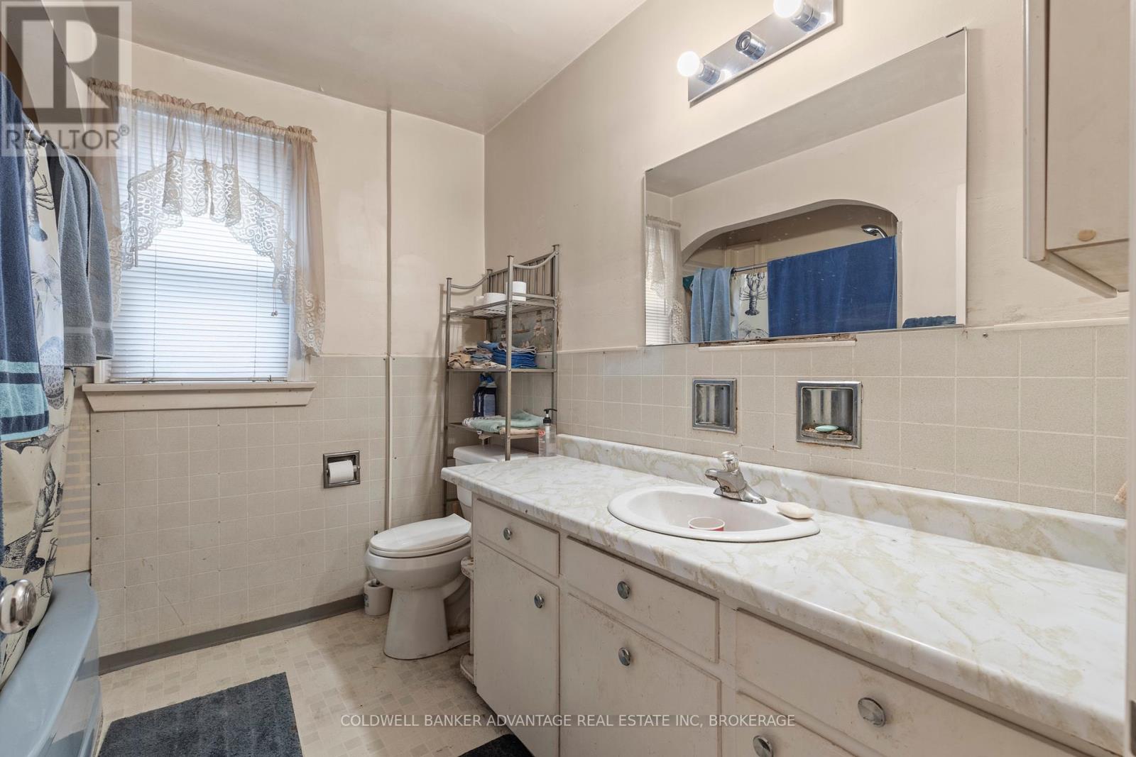 105 Maple Avenue, Welland, Ontario  L3C 5G2 - Photo 11 - X12457609