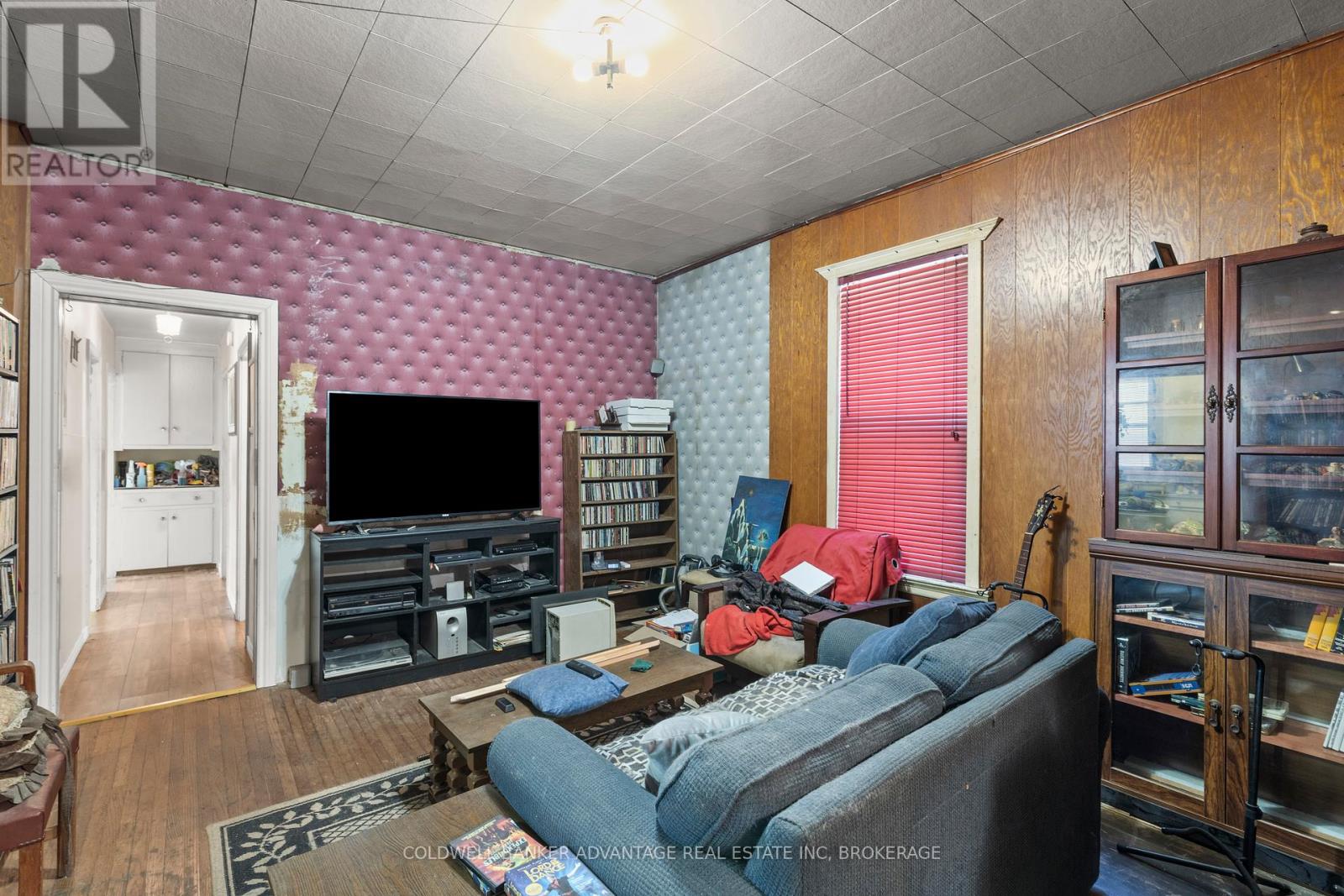 105 Maple Avenue, Welland, Ontario  L3C 5G2 - Photo 8 - X12457609