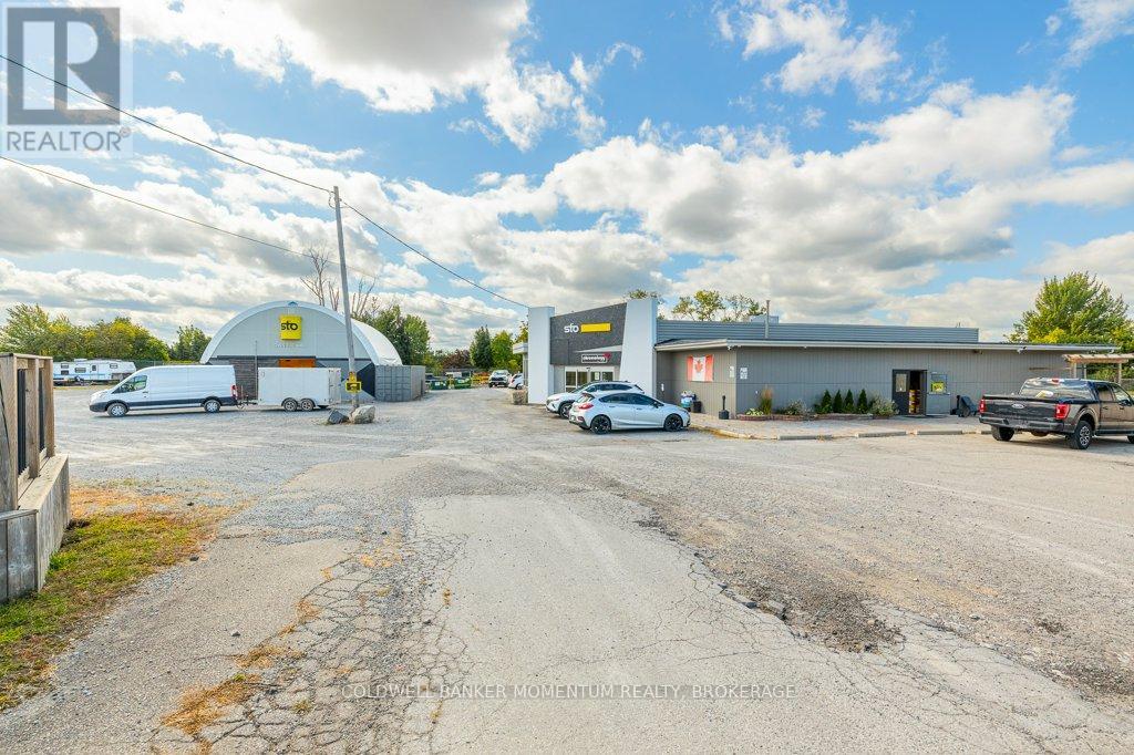 95 Ormond Street S, Thorold, Ontario  L2V 3G2 - Photo 2 - X12457771