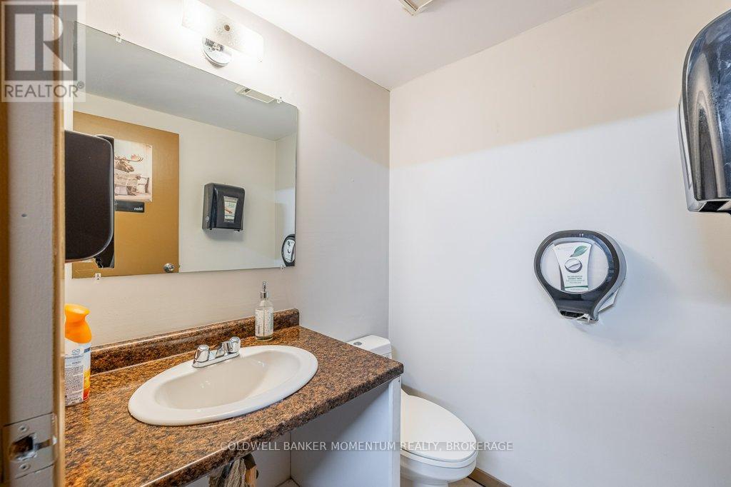 95 Ormond Street S, Thorold, Ontario  L2V 3G2 - Photo 28 - X12457771