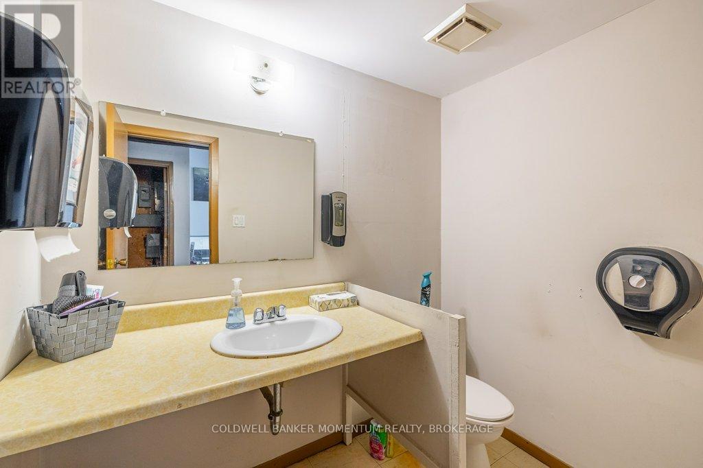 95 Ormond Street S, Thorold, Ontario  L2V 3G2 - Photo 29 - X12457771