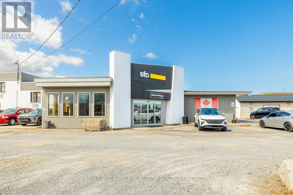 95 Ormond Street S, Thorold, Ontario  L2V 3G2 - Photo 3 - X12457771