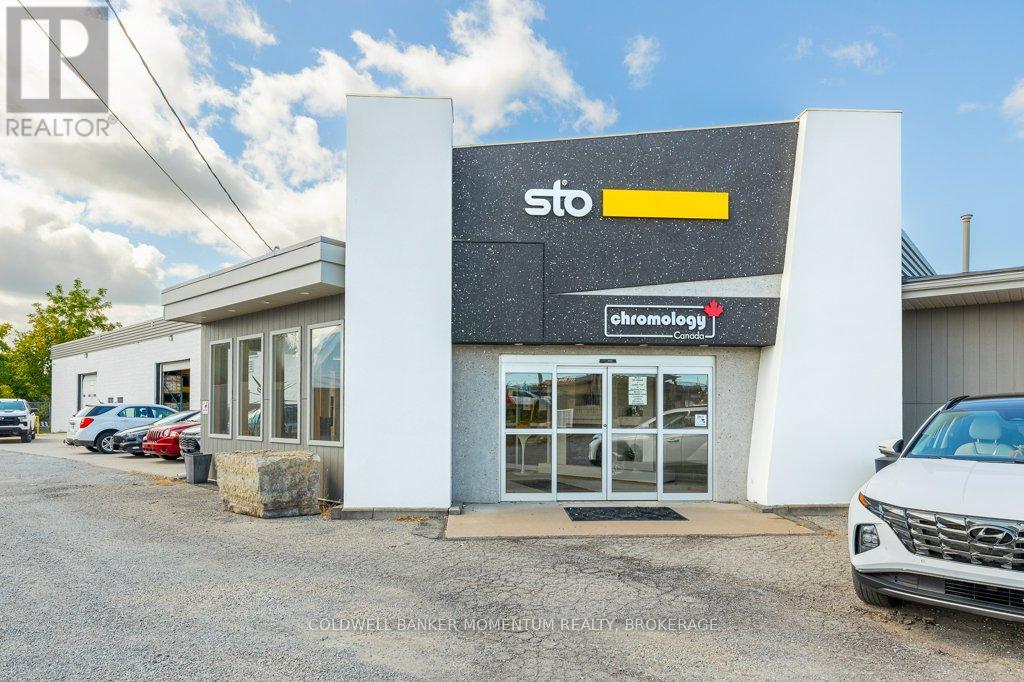 95 Ormond Street S, Thorold, Ontario  L2V 3G2 - Photo 4 - X12457771