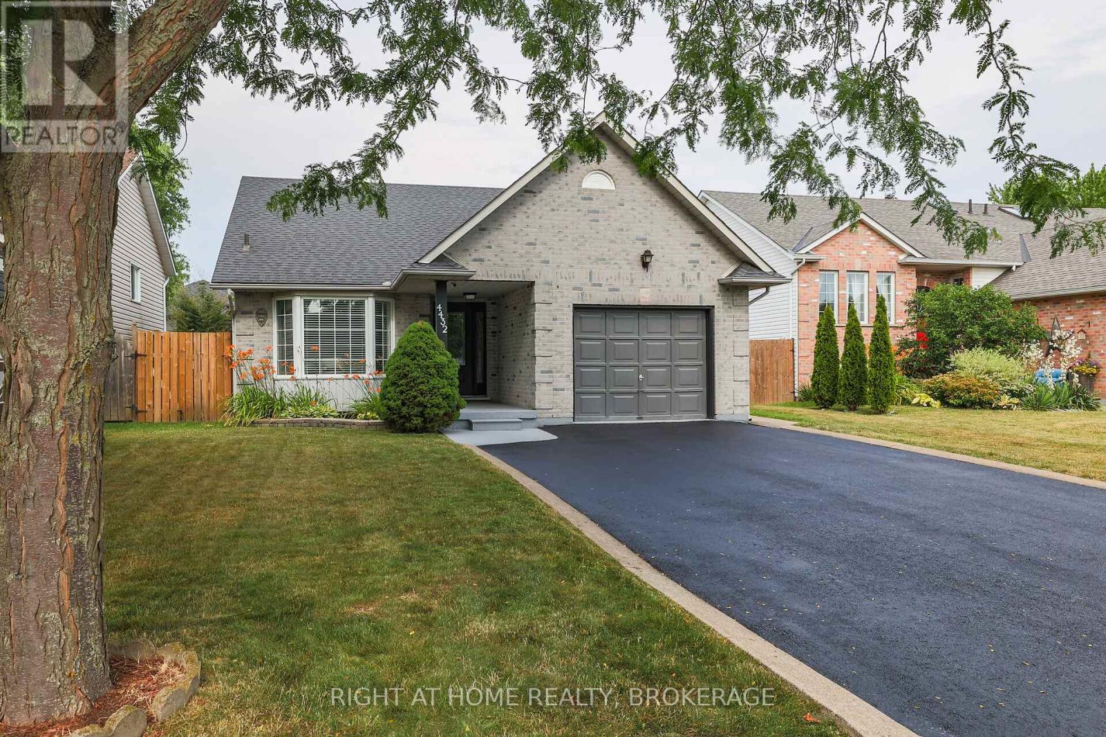 4432 DENNIS AVENUE, Lincoln, Ontario