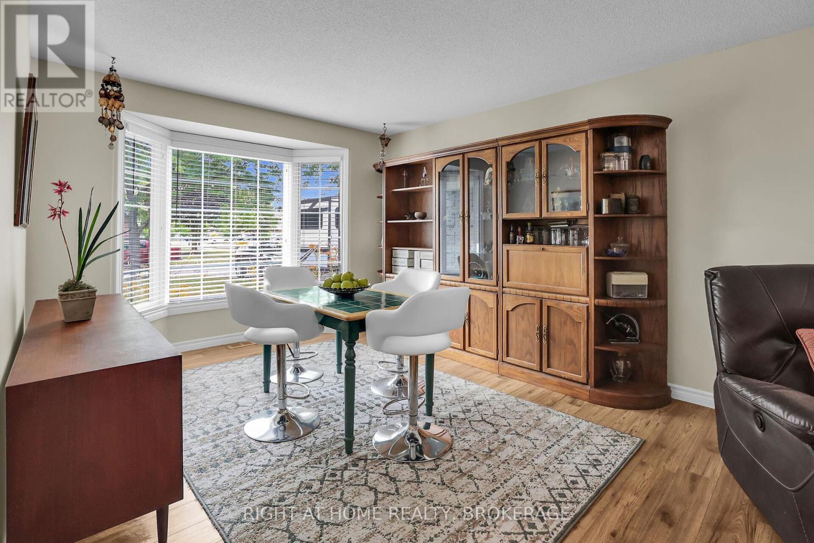 4432 Dennis Avenue, Lincoln, Ontario  L0R 1B5 - Photo 5 - X12458051