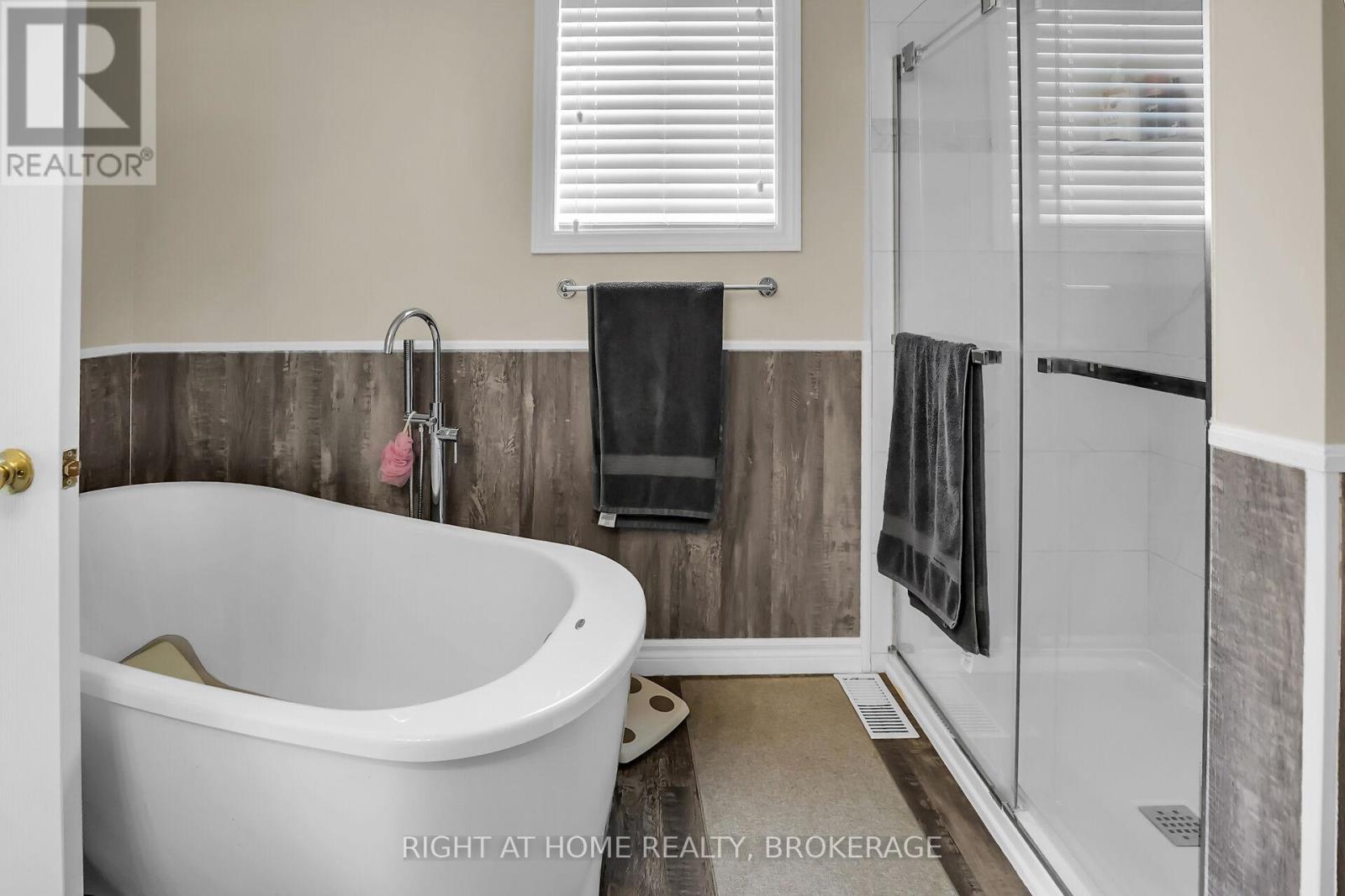 4432 Dennis Avenue, Lincoln, Ontario  L0R 1B5 - Photo 8 - X12458051