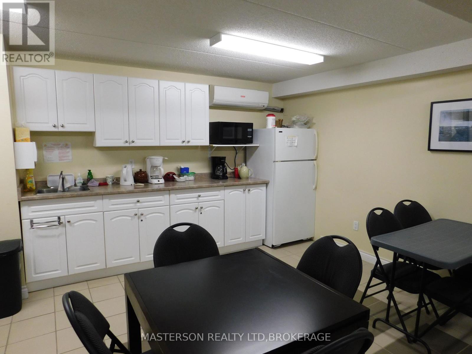 328 - 4658 Drummond Road, Niagara Falls, Ontario  L2E 7E1 - Photo 15 - X12459038