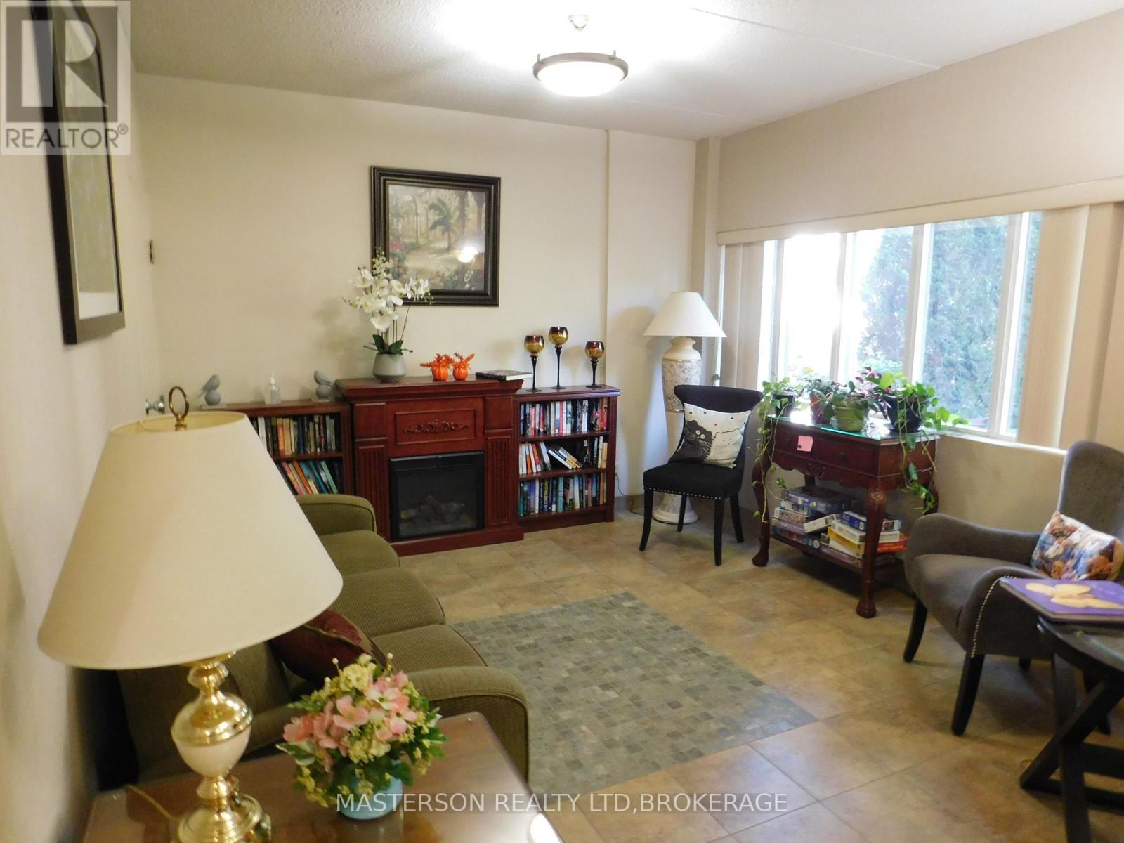 328 - 4658 Drummond Road, Niagara Falls, Ontario  L2E 7E1 - Photo 16 - X12459038