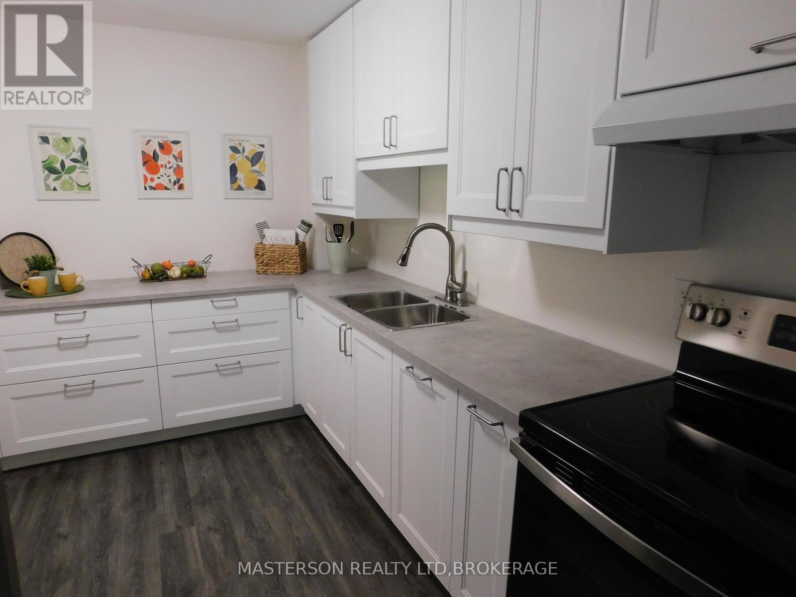 328 - 4658 Drummond Road, Niagara Falls, Ontario  L2E 7E1 - Photo 3 - X12459038