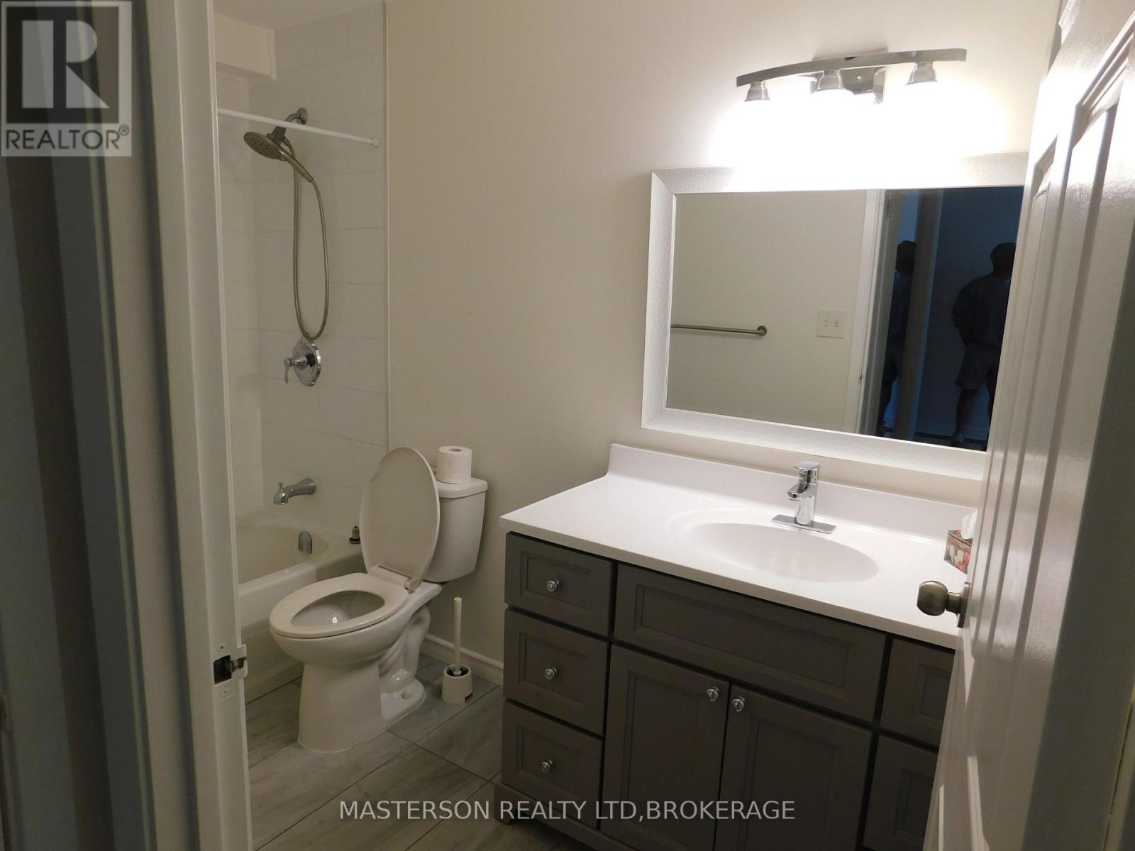 328 - 4658 Drummond Road, Niagara Falls, Ontario  L2E 7E1 - Photo 8 - X12459038