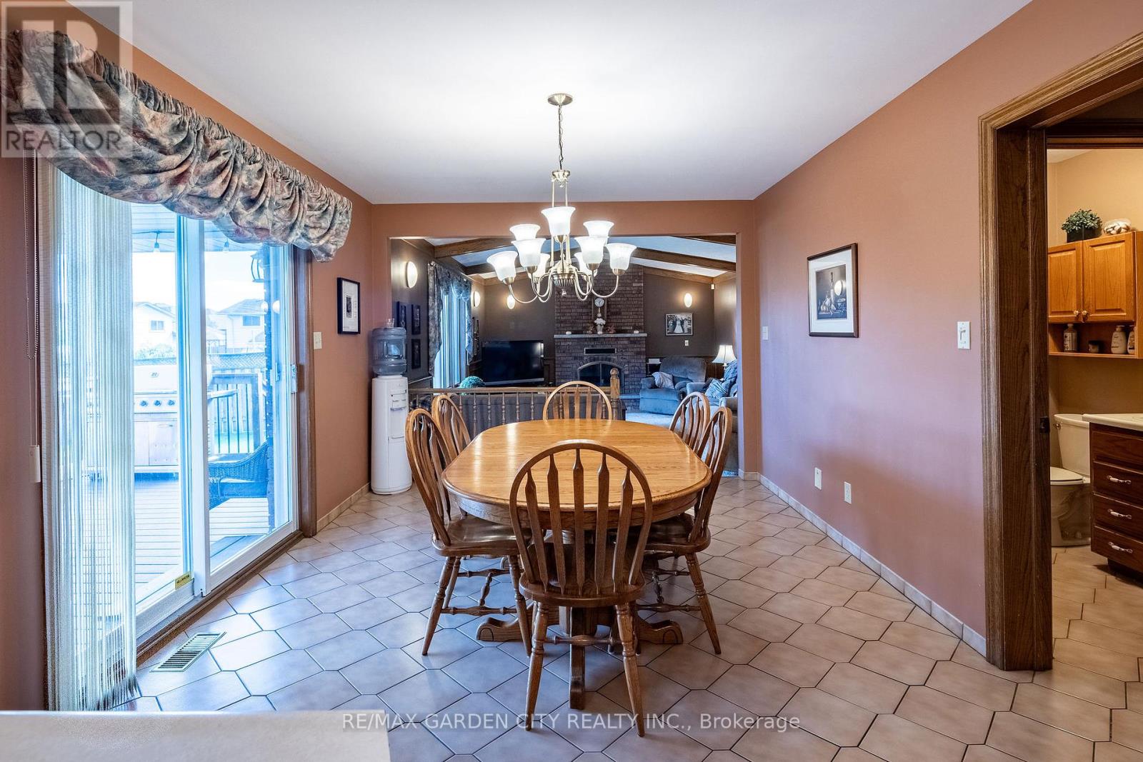 14 Tupper Drive, Thorold, Ontario  L2V 4C7 - Photo 10 - X12459117