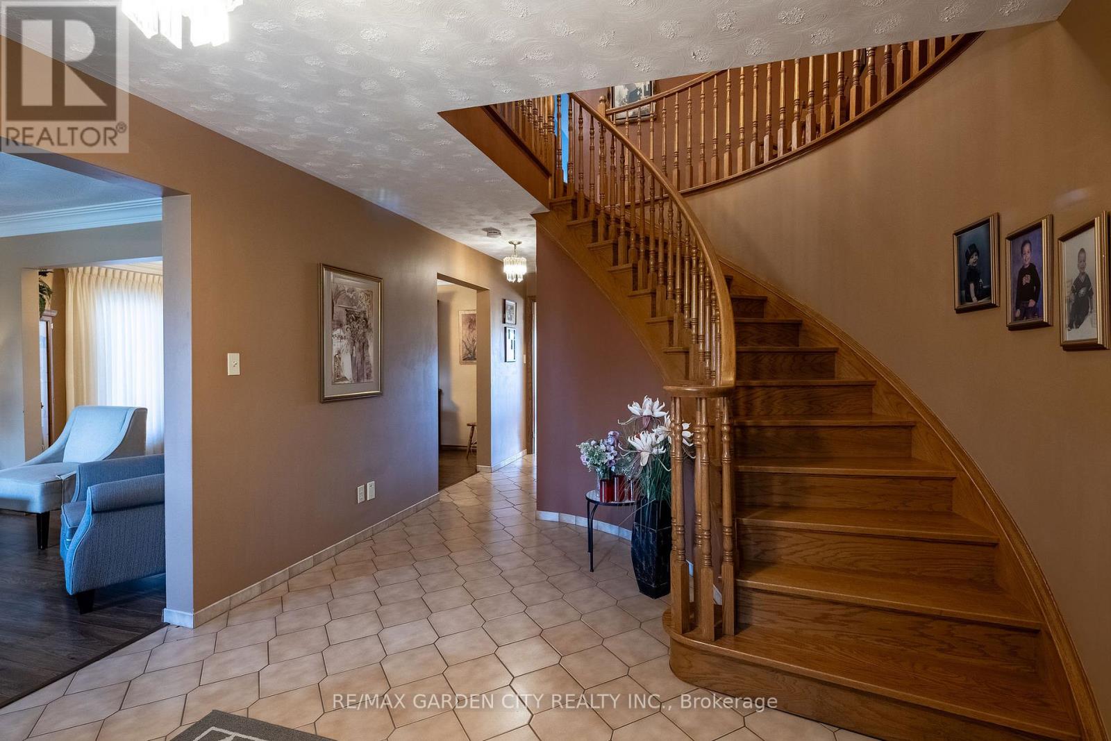 14 Tupper Drive, Thorold, Ontario  L2V 4C7 - Photo 3 - X12459117