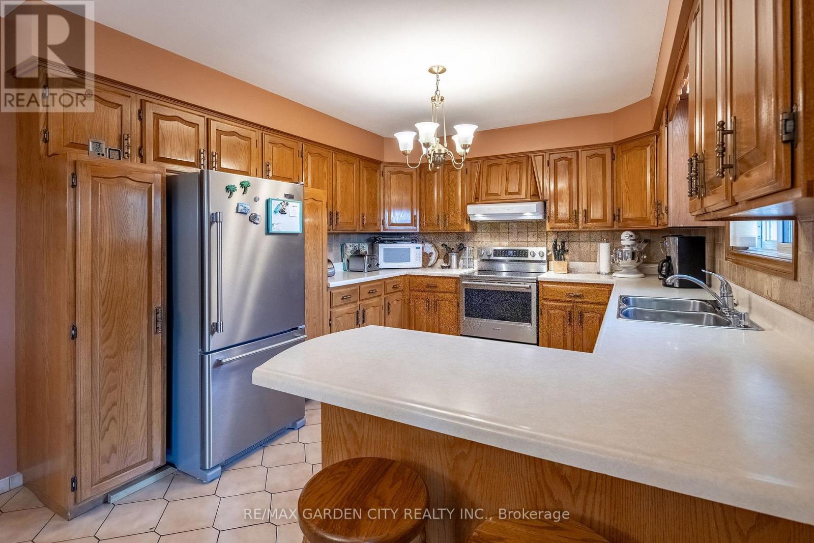 14 Tupper Drive, Thorold, Ontario  L2V 4C7 - Photo 9 - X12459117