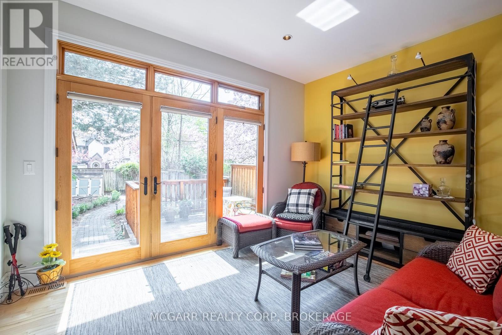 64 Yates Street, St. Catharines, Ontario  L2R 5R8 - Photo 7 - X12459875