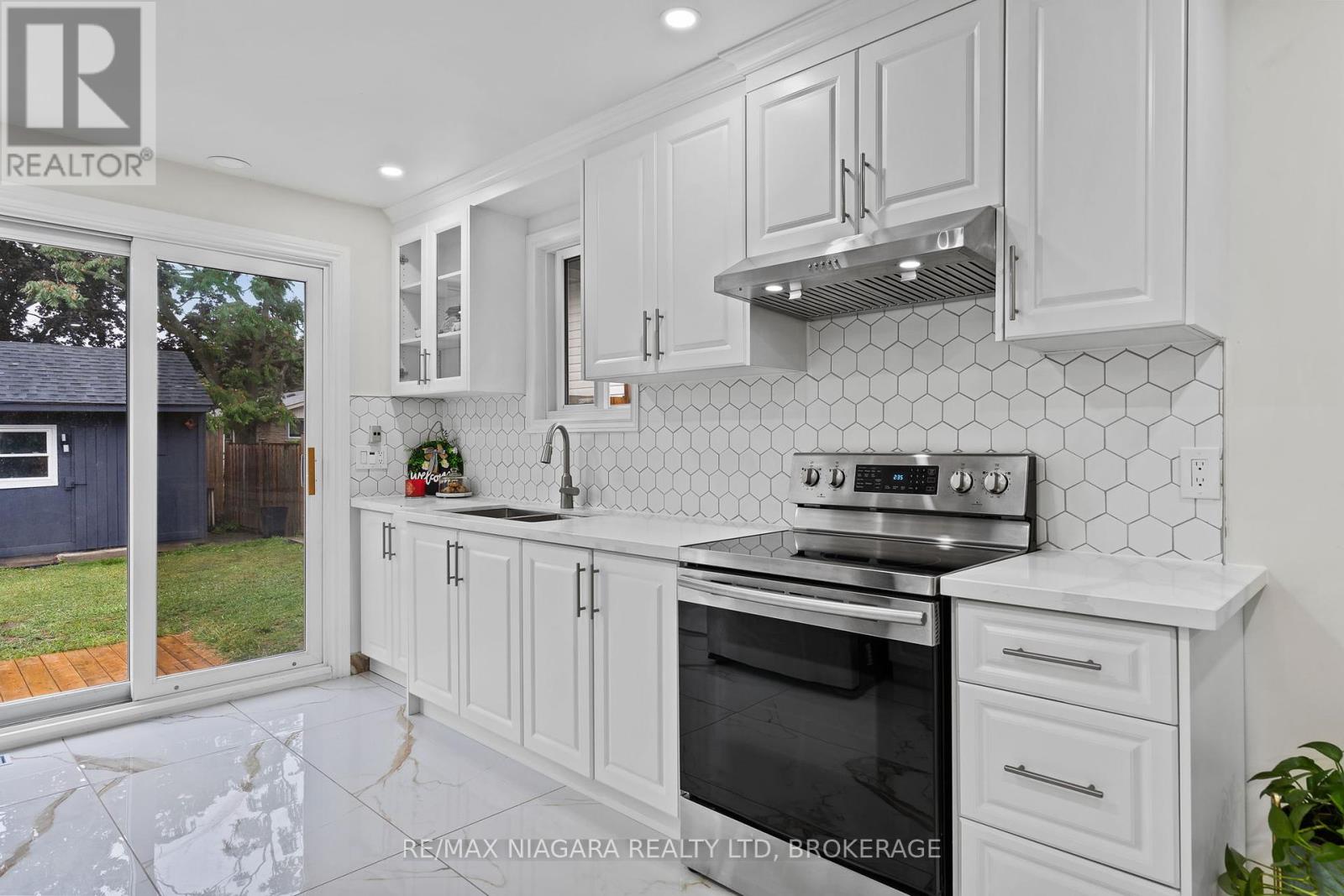 57 Woodrow Street, St. Catharines, Ontario  L2P 2A4 - Photo 14 - X12460892