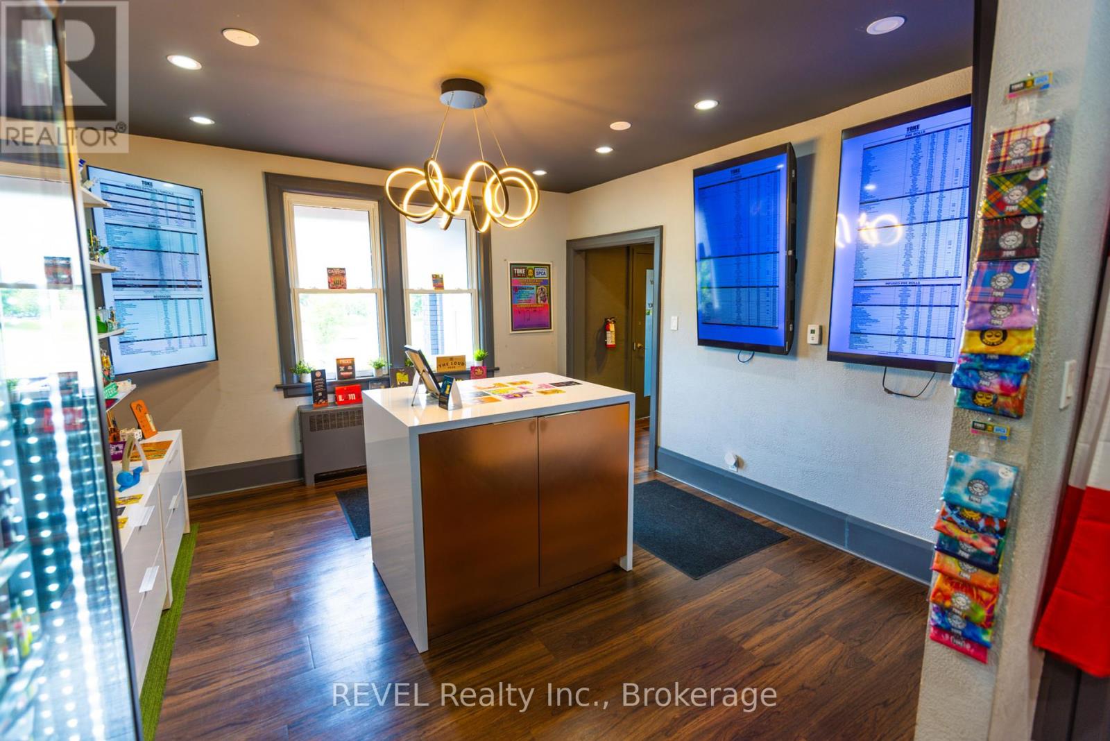 8568 Lundys Lane, Niagara Falls, Ontario  L2H 1H4 - Photo 10 - X12461086