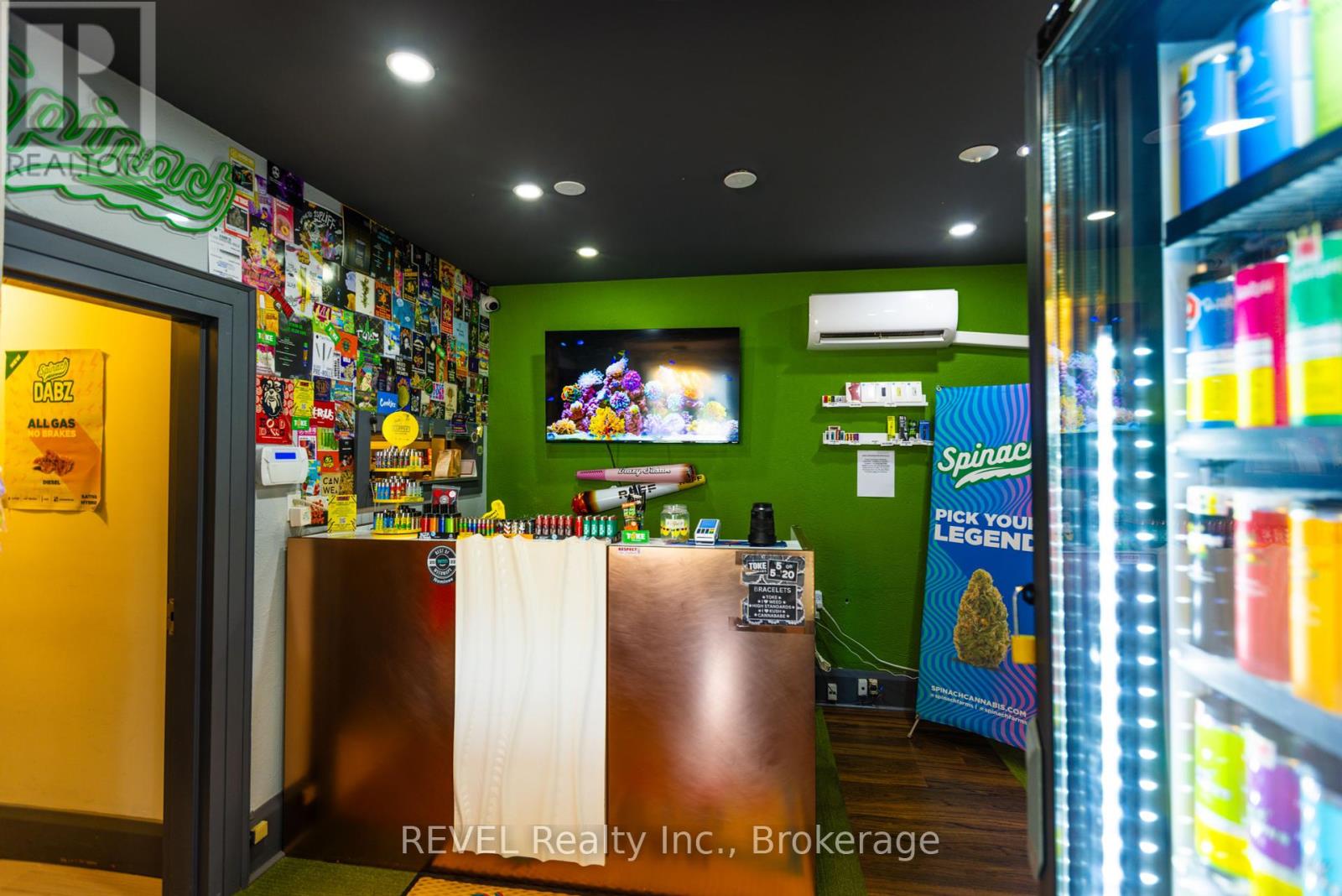 8568 Lundys Lane, Niagara Falls, Ontario  L2H 1H4 - Photo 13 - X12461086