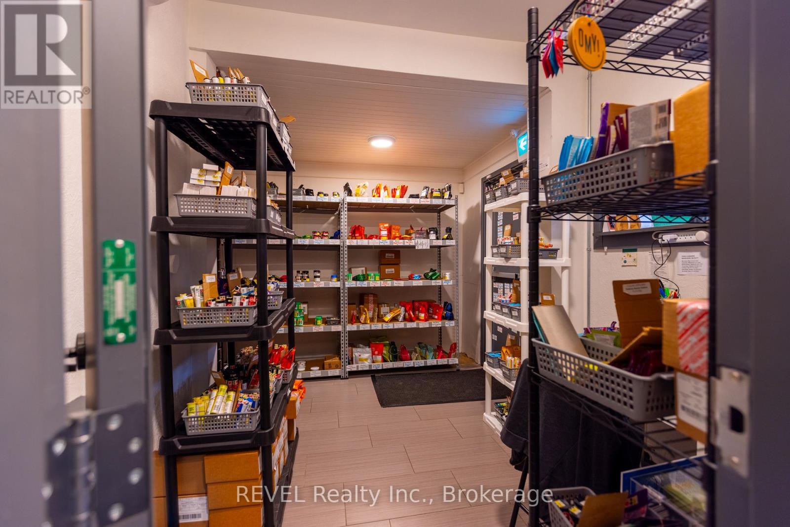 8568 Lundys Lane, Niagara Falls, Ontario  L2H 1H4 - Photo 14 - X12461086