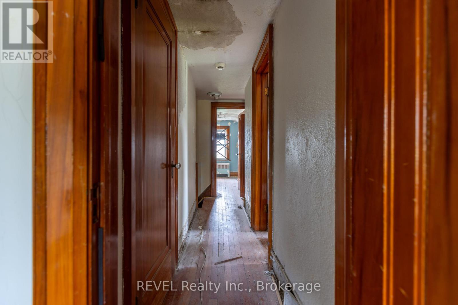 8568 Lundys Lane, Niagara Falls, Ontario  L2H 1H4 - Photo 17 - X12461086