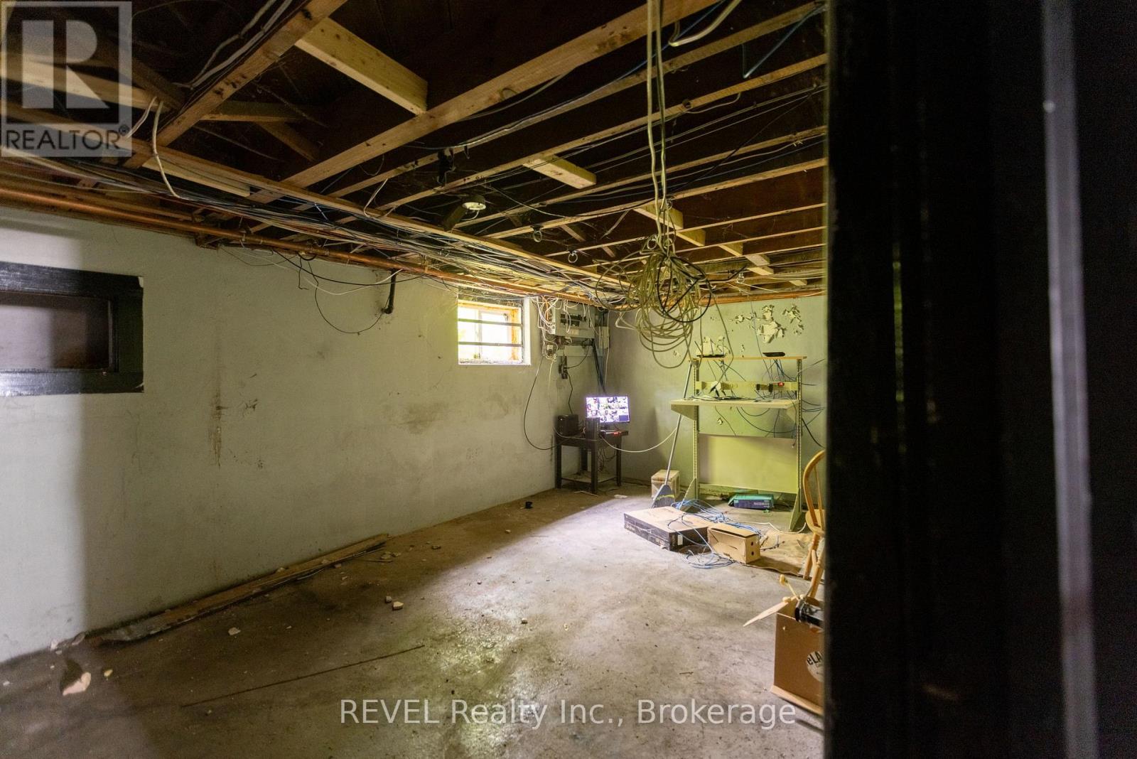 8568 Lundys Lane, Niagara Falls, Ontario  L2H 1H4 - Photo 19 - X12461086