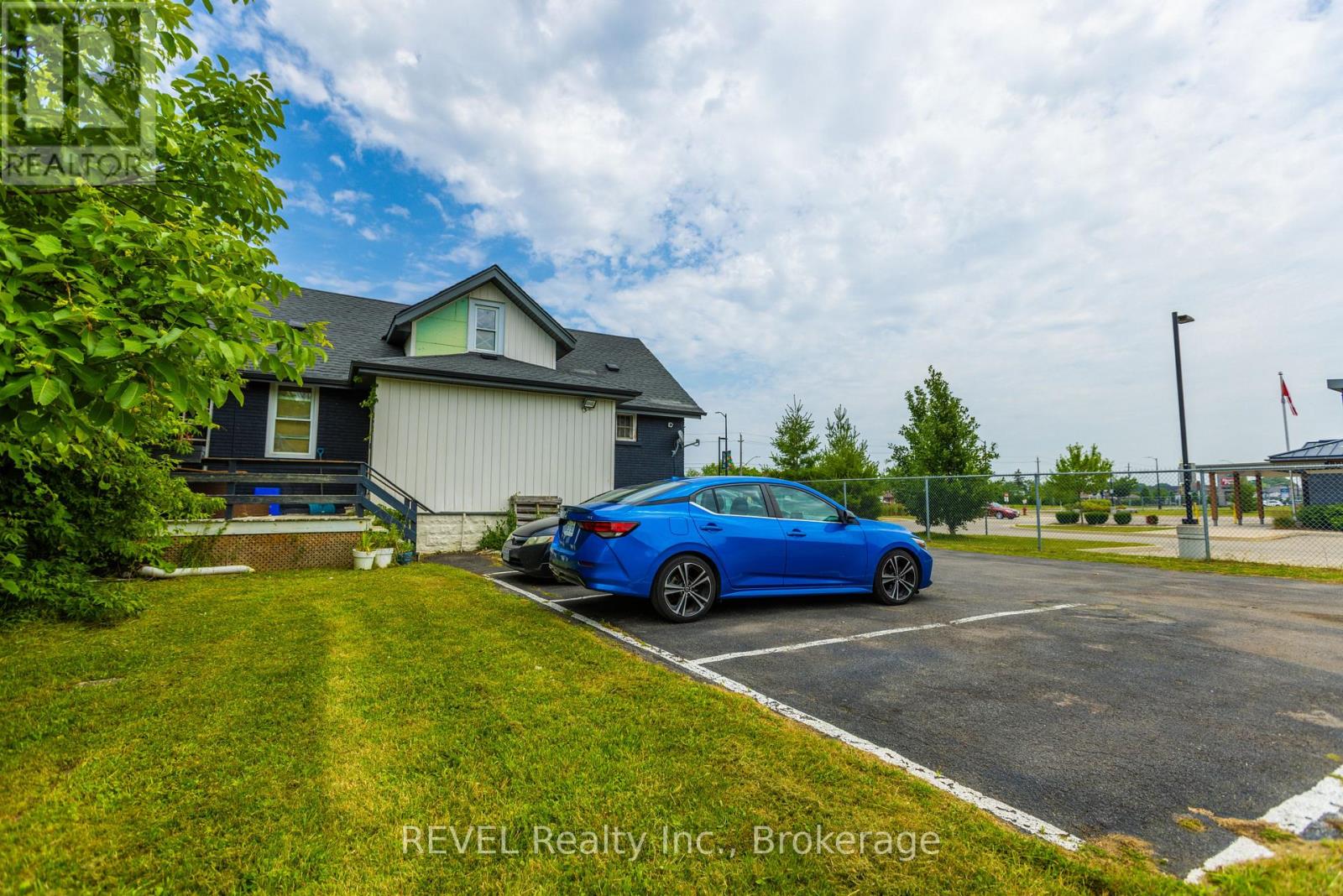 8568 Lundys Lane, Niagara Falls, Ontario  L2H 1H4 - Photo 6 - X12461086