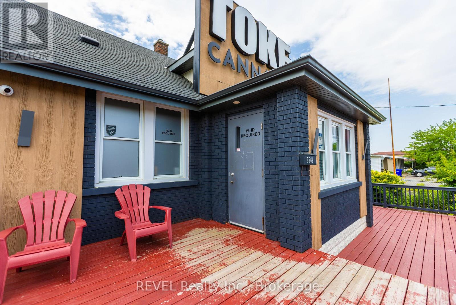 8568 Lundys Lane, Niagara Falls, Ontario  L2H 1H4 - Photo 7 - X12461086