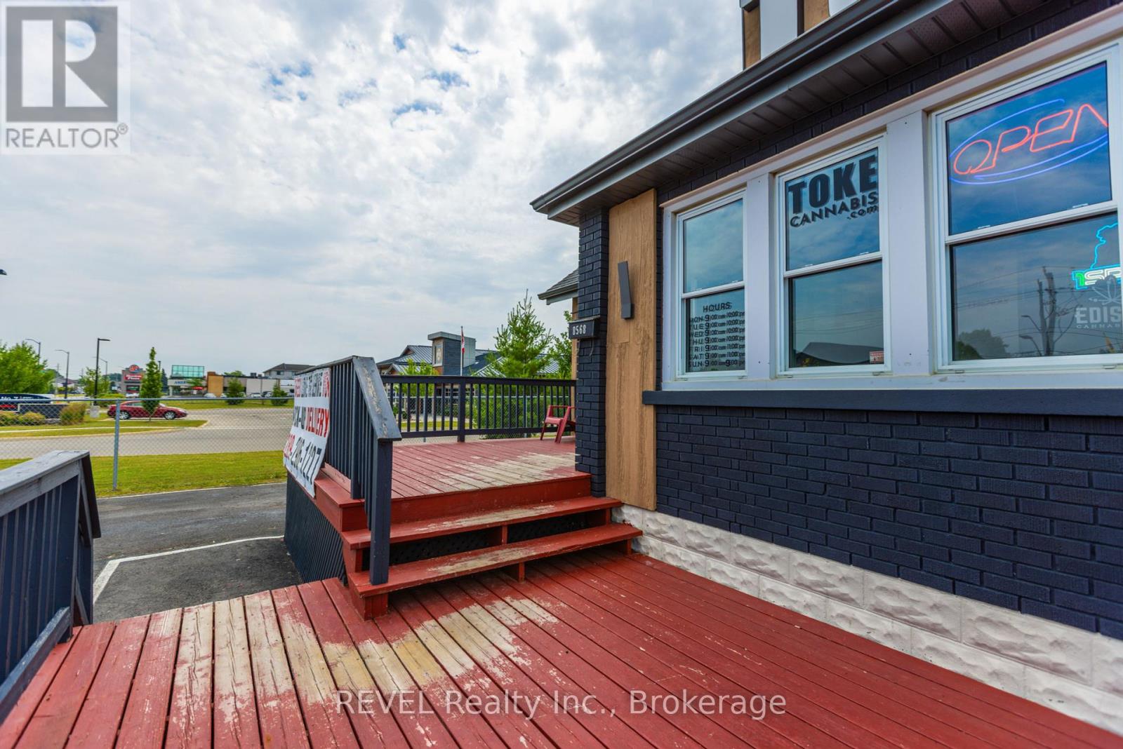 8568 Lundys Lane, Niagara Falls, Ontario  L2H 1H4 - Photo 8 - X12461086