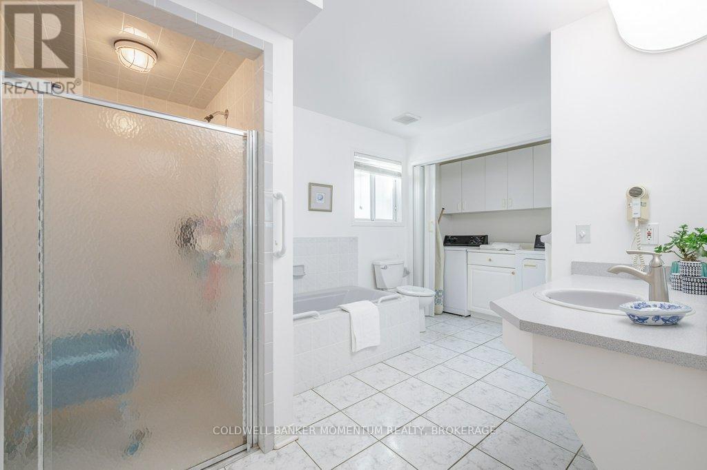 43 Silvercrest Court, Thorold, Ontario  L2V 5B4 - Photo 22 - X12461140