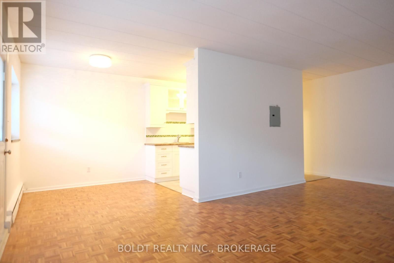 201 - 14 Norris Place, St. Catharines, Ontario  L2R 2W8 - Photo 10 - X12461173