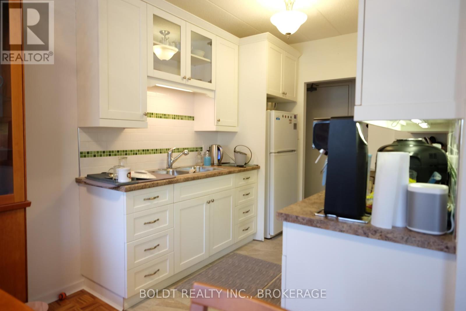 201 - 14 Norris Place, St. Catharines, Ontario  L2R 2W8 - Photo 11 - X12461173