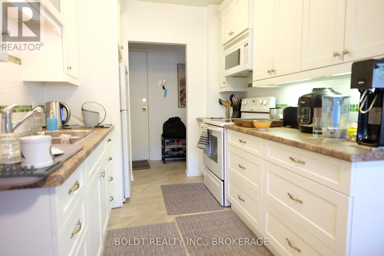 201 - 14 Norris Place, St. Catharines, Ontario  L2R 2W8 - Photo 12 - X12461173