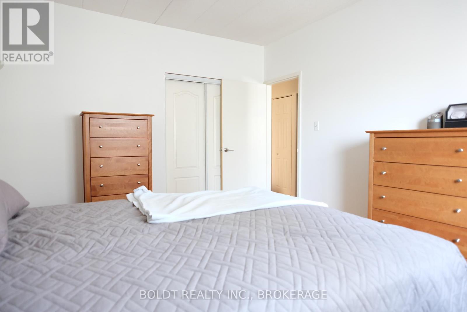 201 - 14 Norris Place, St. Catharines, Ontario  L2R 2W8 - Photo 17 - X12461173