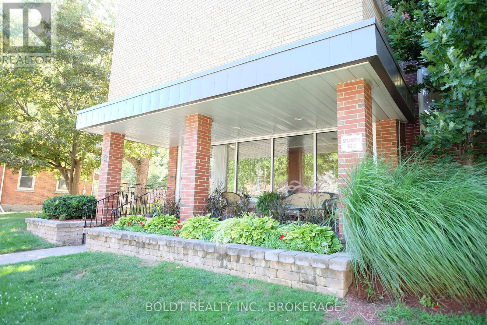 201 - 14 Norris Place, St. Catharines, Ontario  L2R 2W8 - Photo 2 - X12461173