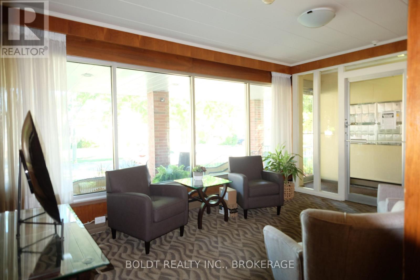 201 - 14 Norris Place, St. Catharines, Ontario  L2R 2W8 - Photo 3 - X12461173