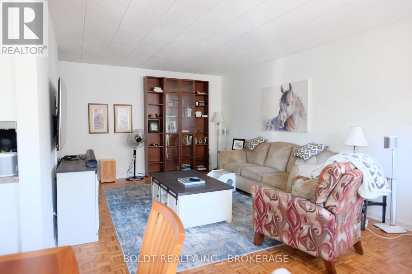 201 - 14 Norris Place, St. Catharines, Ontario  L2R 2W8 - Photo 5 - X12461173