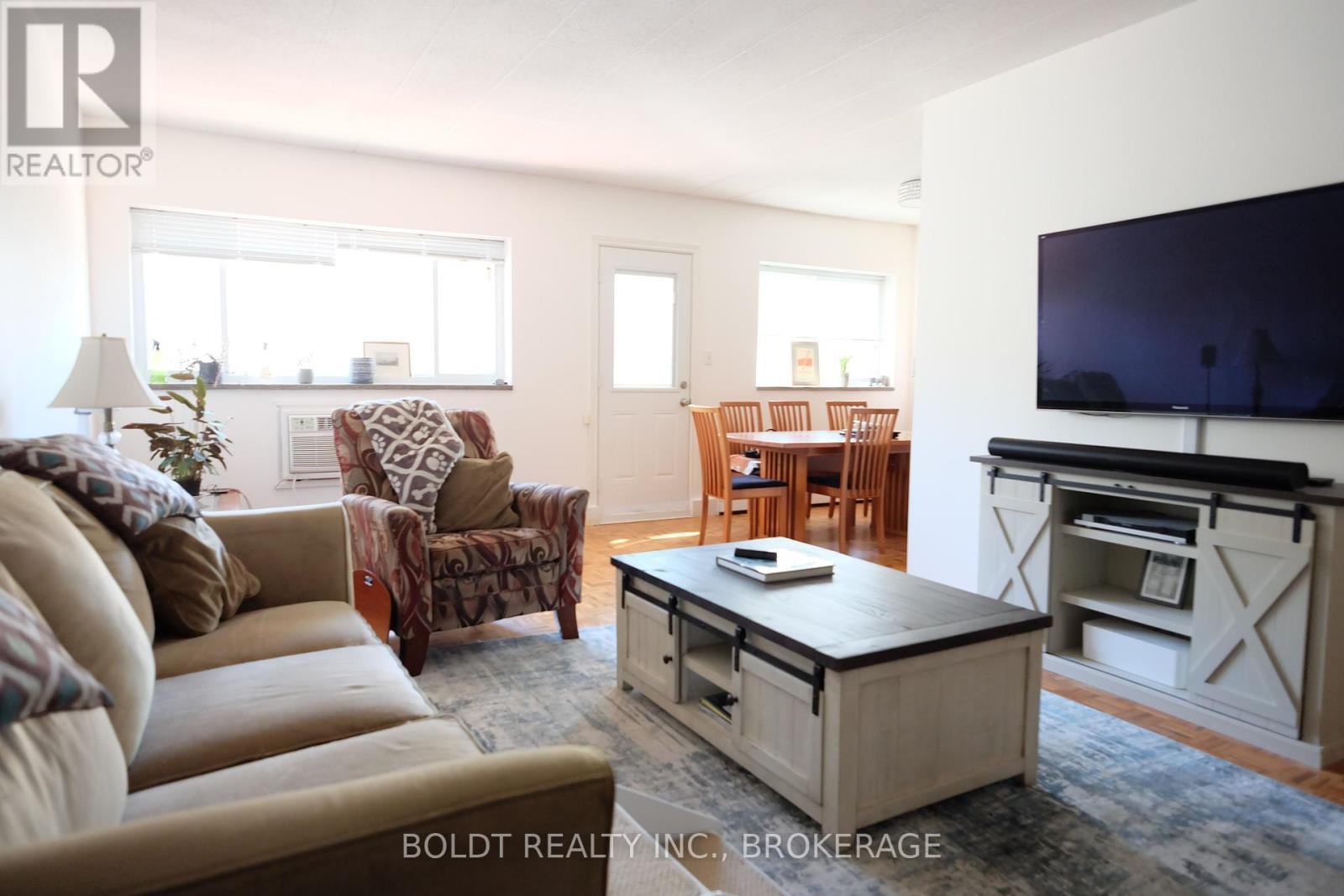 201 - 14 Norris Place, St. Catharines, Ontario  L2R 2W8 - Photo 7 - X12461173