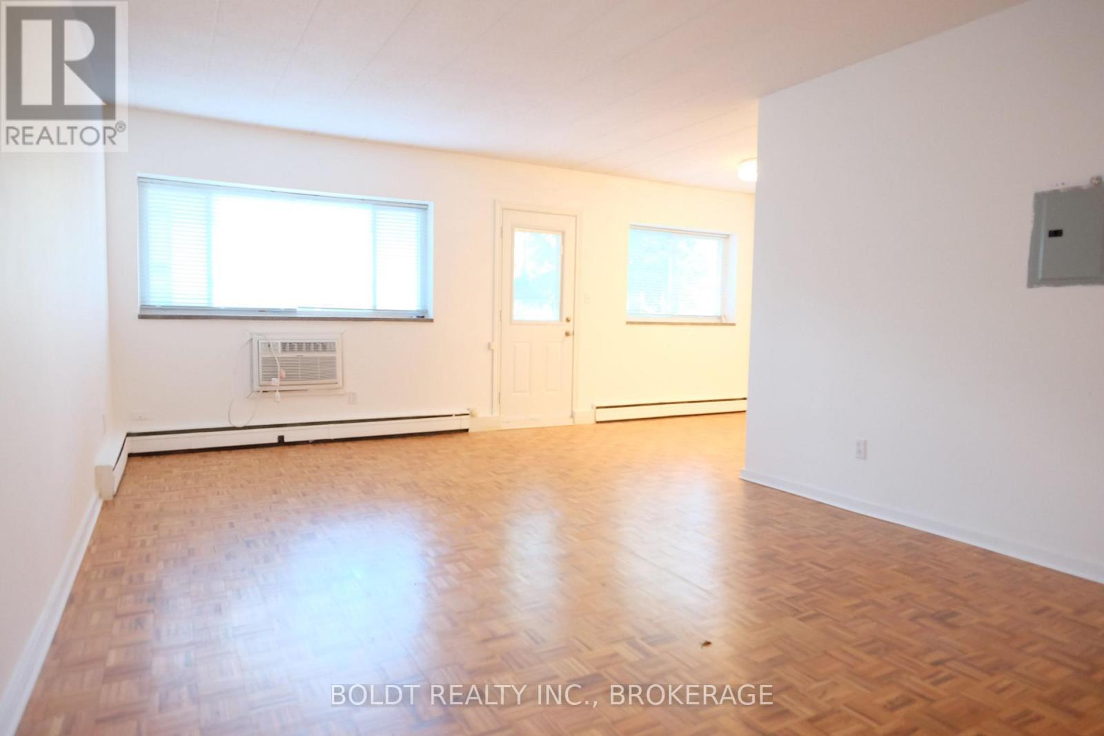 201 - 14 Norris Place, St. Catharines, Ontario  L2R 2W8 - Photo 8 - X12461173