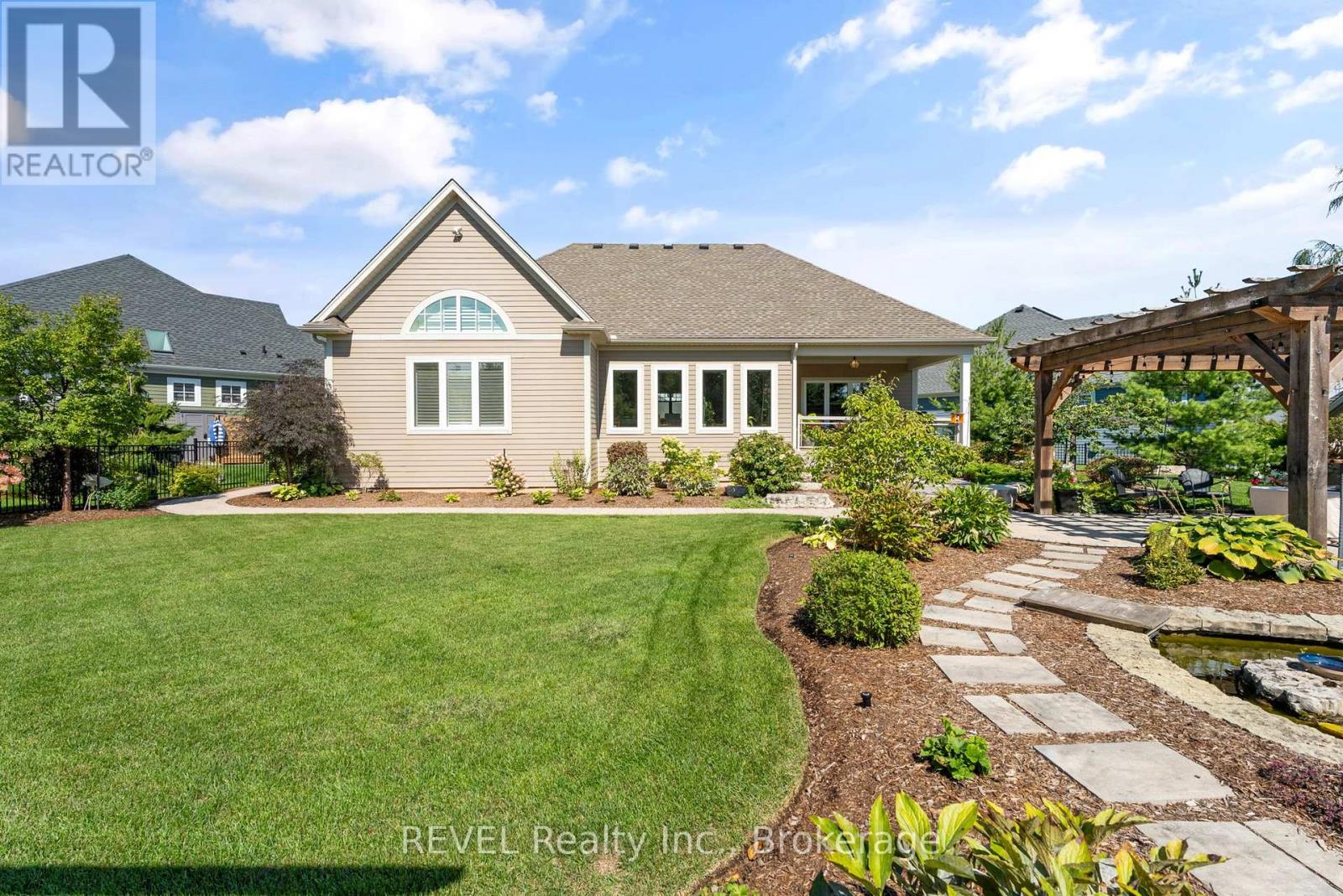 69 Butlers Drive, Fort Erie, Ontario  L0S 1N0 - Photo 42 - X12462223