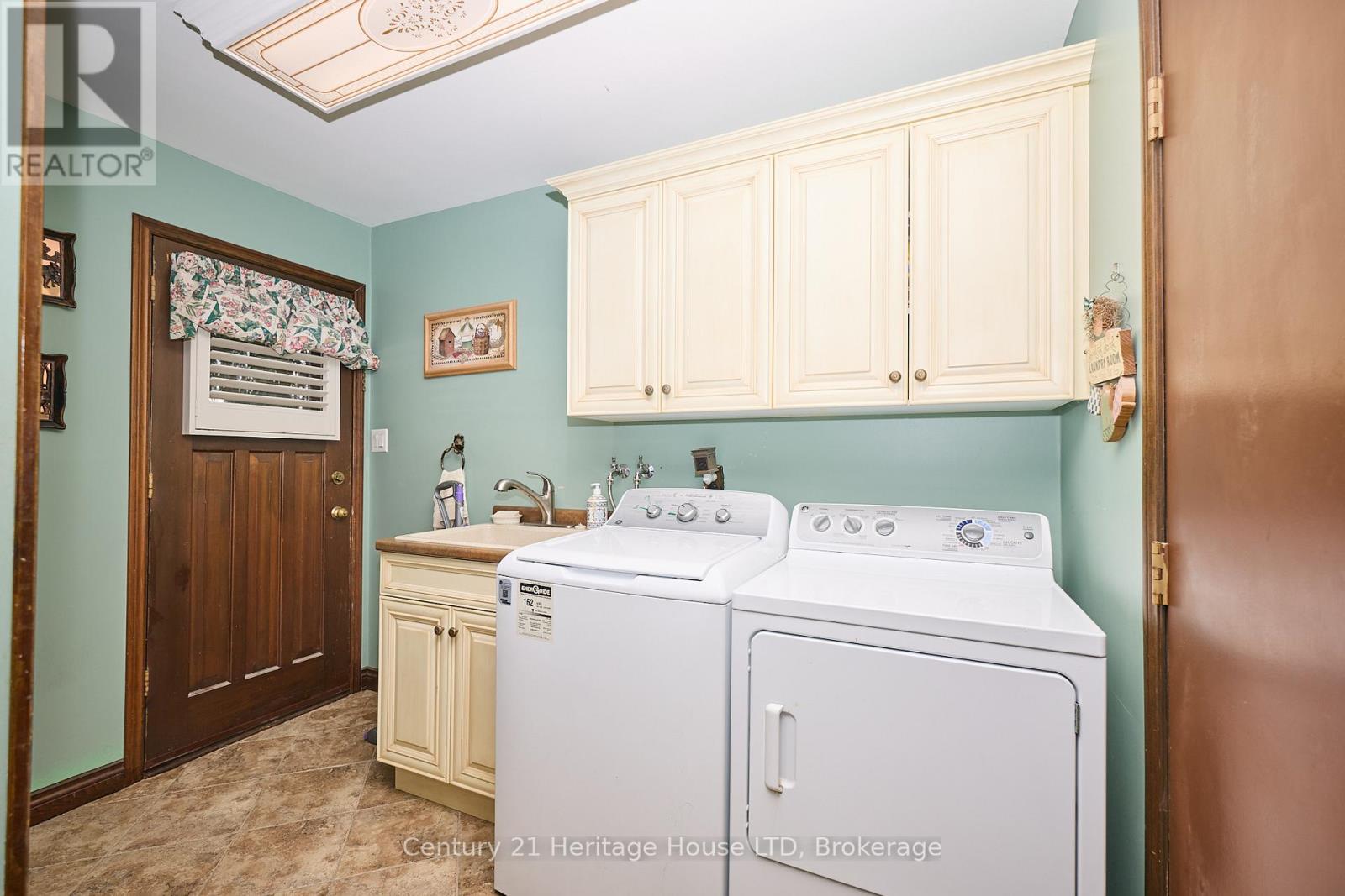 3466 River Trail, Fort Erie, Ontario  L0S 1S0 - Photo 16 - X12462443