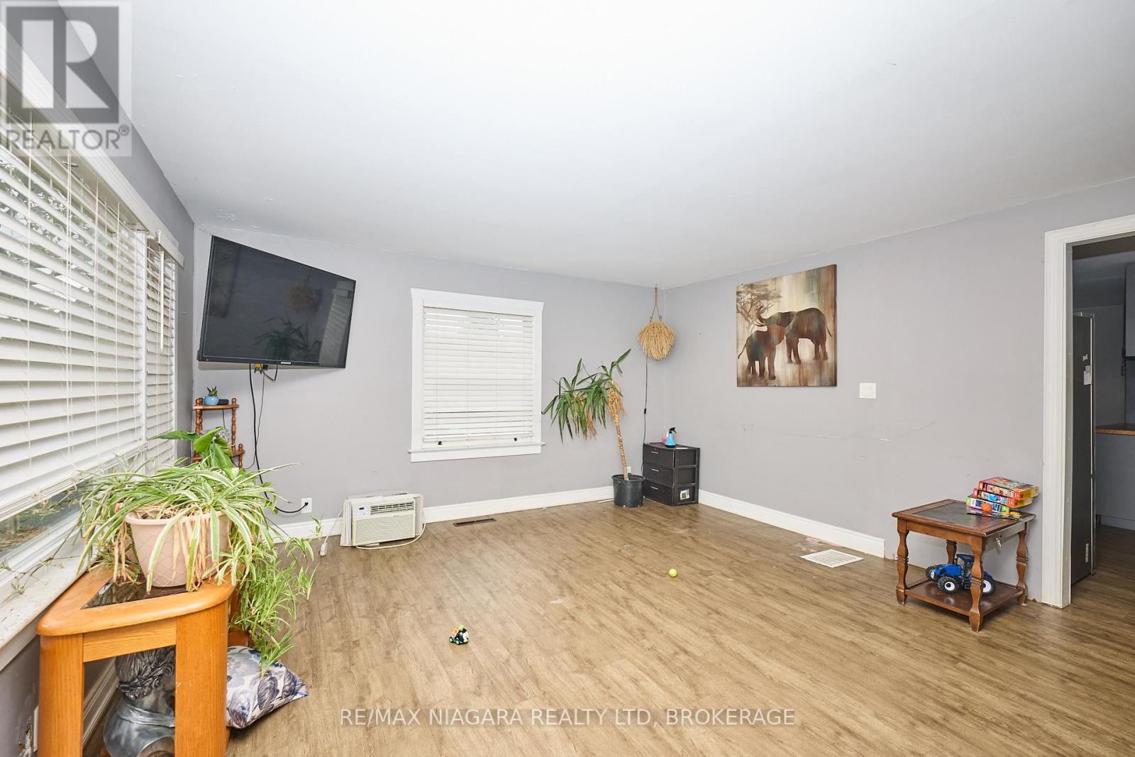2503 Coral Avenue, Fort Erie, Ontario  L0S 1S0 - Photo 12 - X12463294