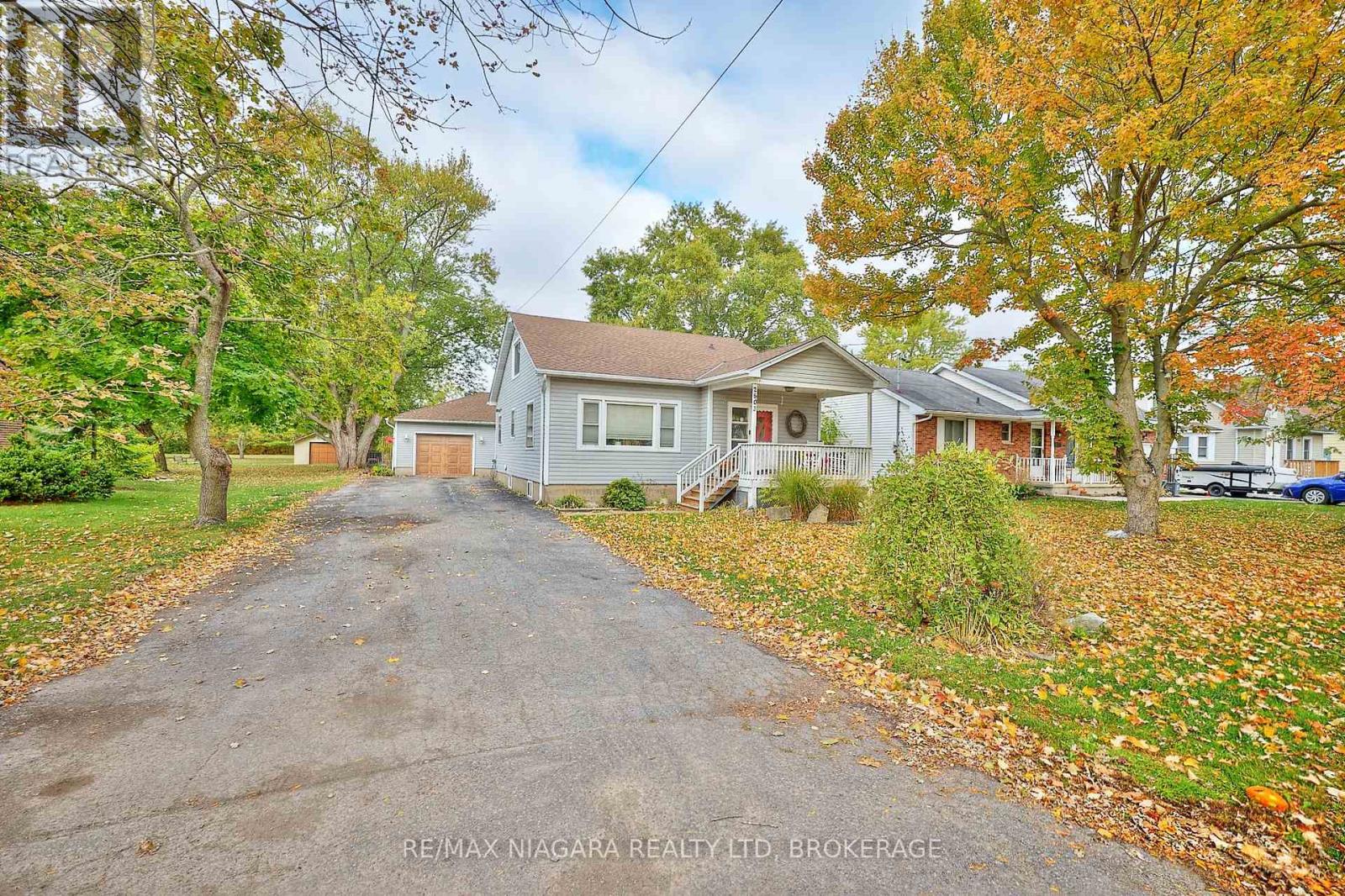 2503 Coral Avenue, Fort Erie, Ontario  L0S 1S0 - Photo 2 - X12463294